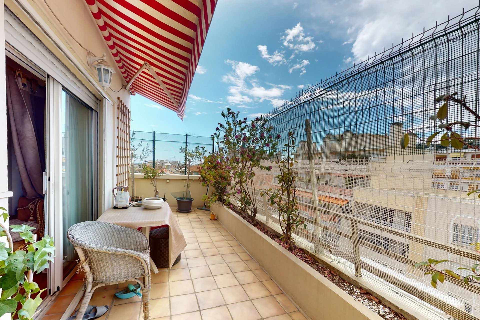 LIBE GARE DU SUD 2/3 PIECES ATYPIQUE DE 73m² + 2 TERRASSES DE 27m²
