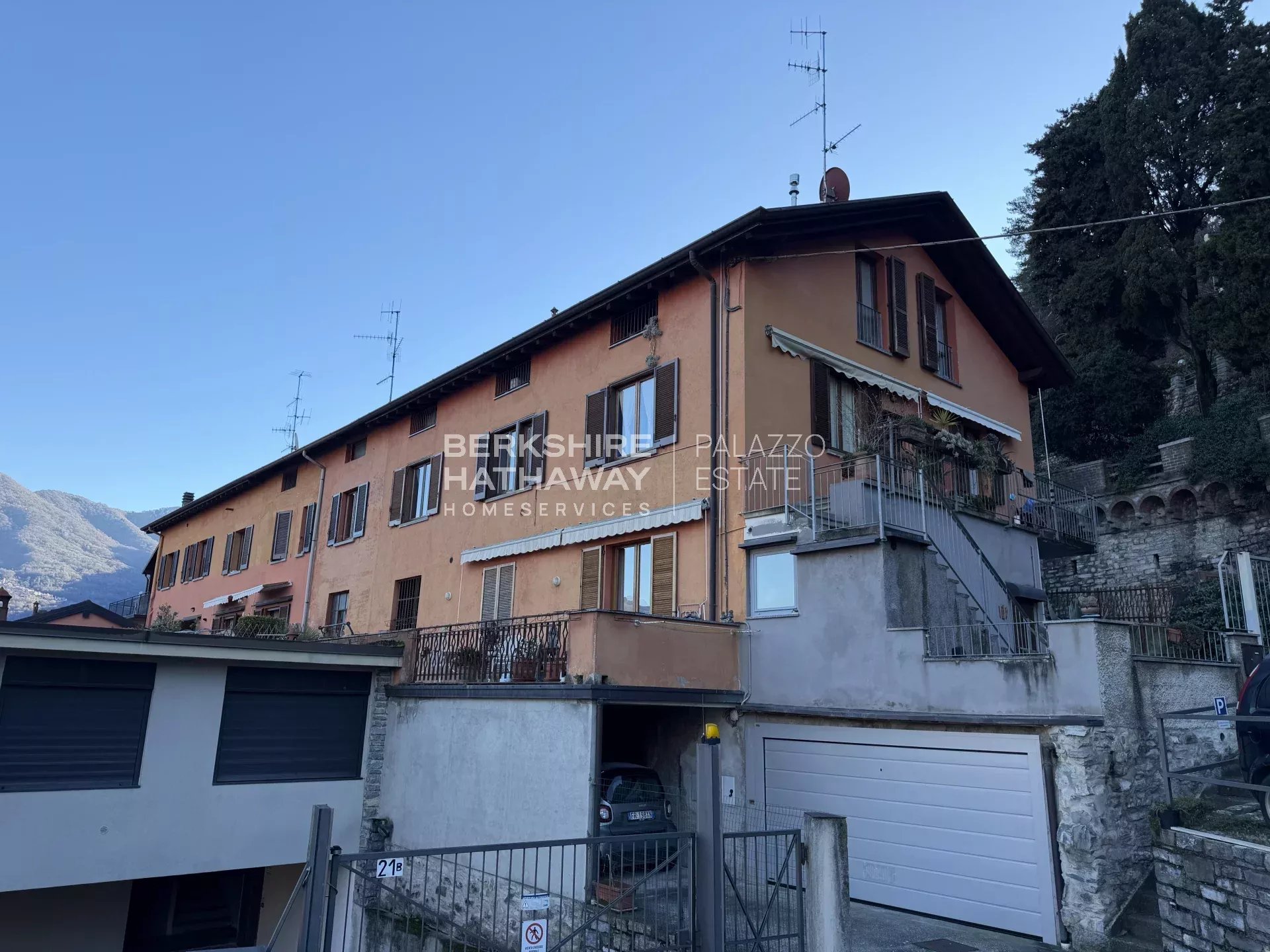 Apartment in Torno - Image 2