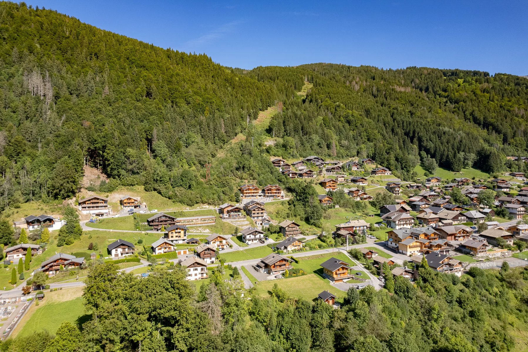 Photo of MONTRIOND - Luxury 5 bedroom new-build chalet in Montriond