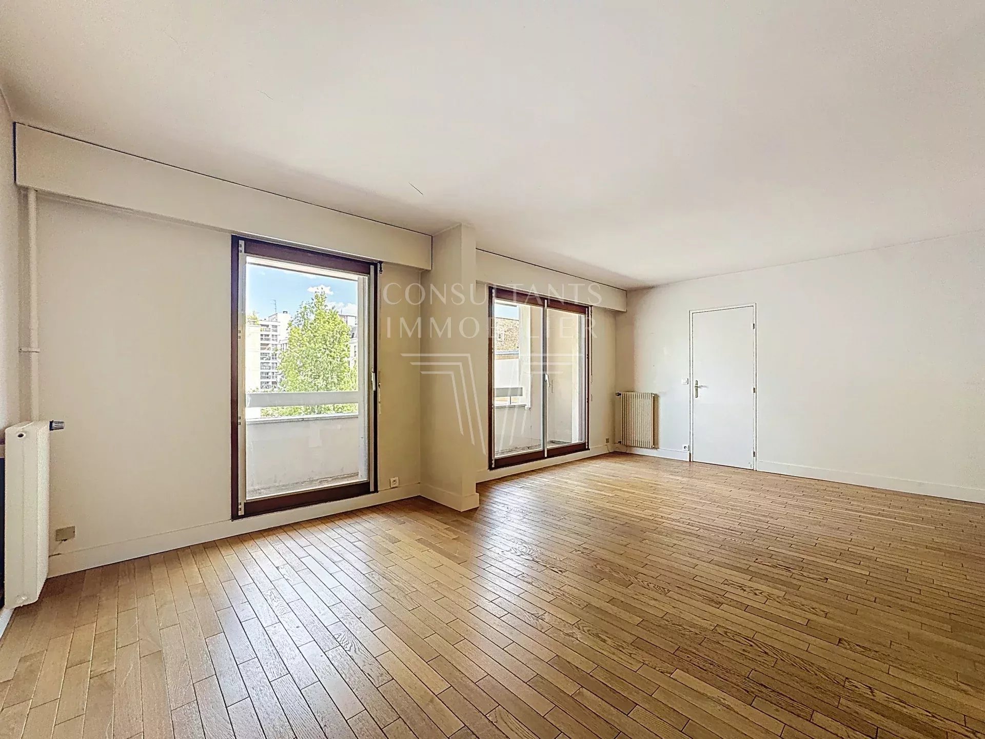 APPARTEMENT 2 CHAMBRES - ETAGE ELEVE - BALCONS