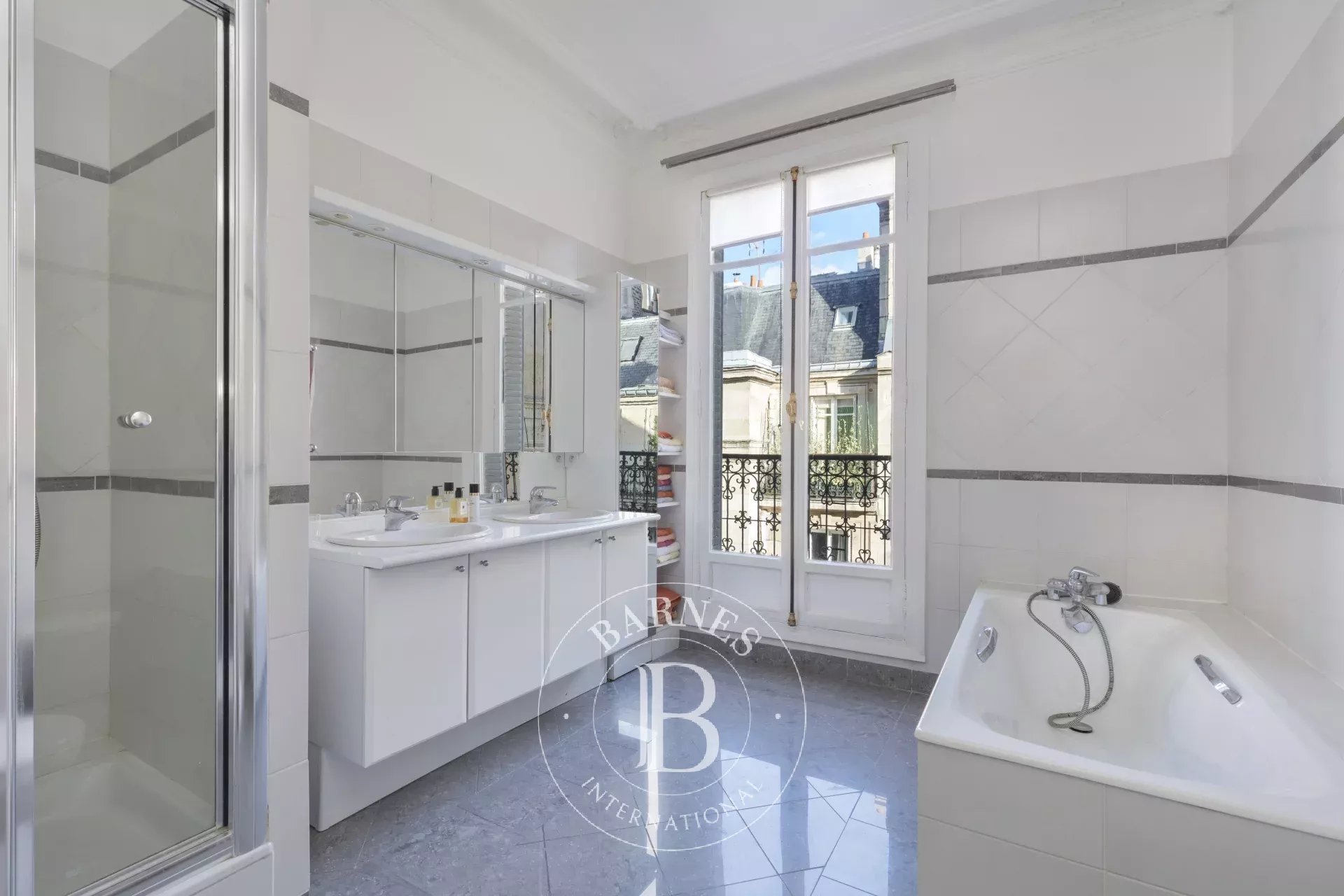 Daire Paris 8ème - picture 7