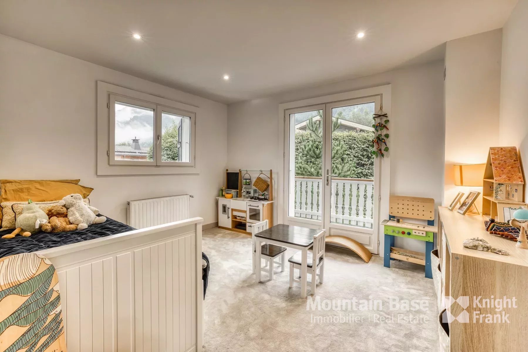 Photo of 5-bedroom house with a good-sized garden situated in Les Bossons