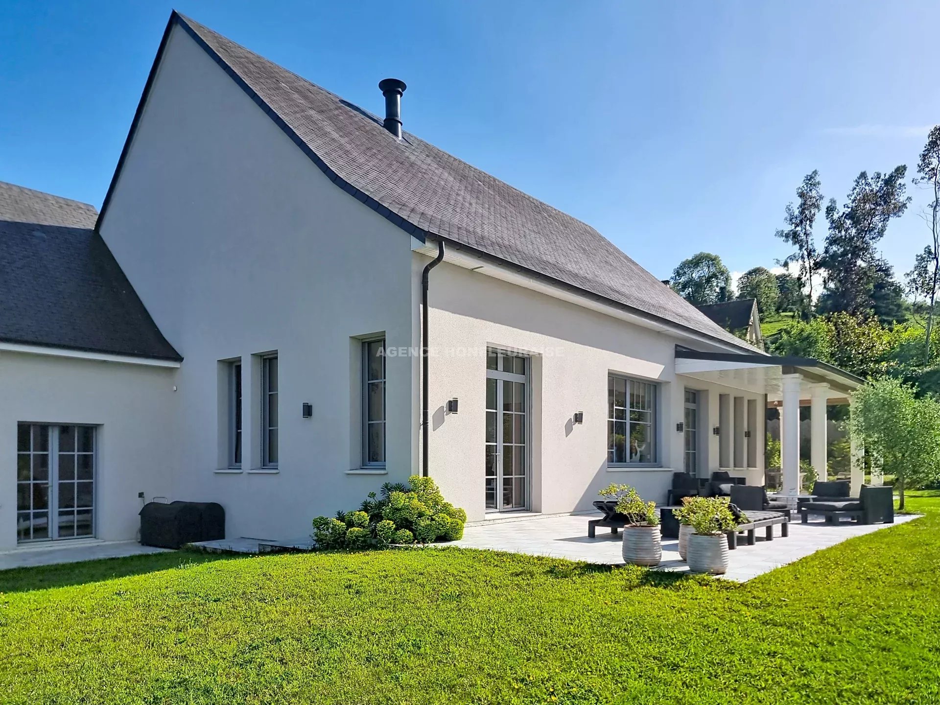 LA MAISON LUMIERE