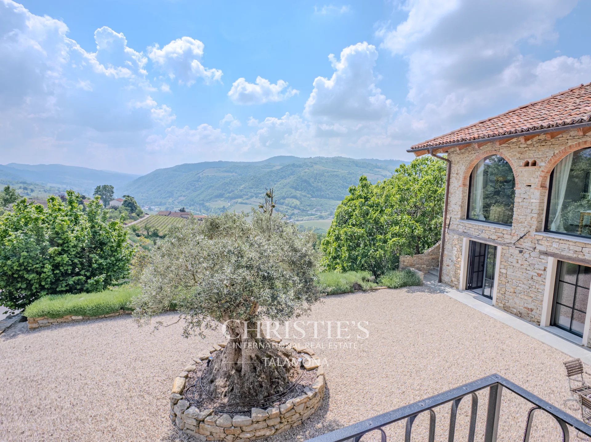 4 Bedroom Villa/Townhouse's Image 36