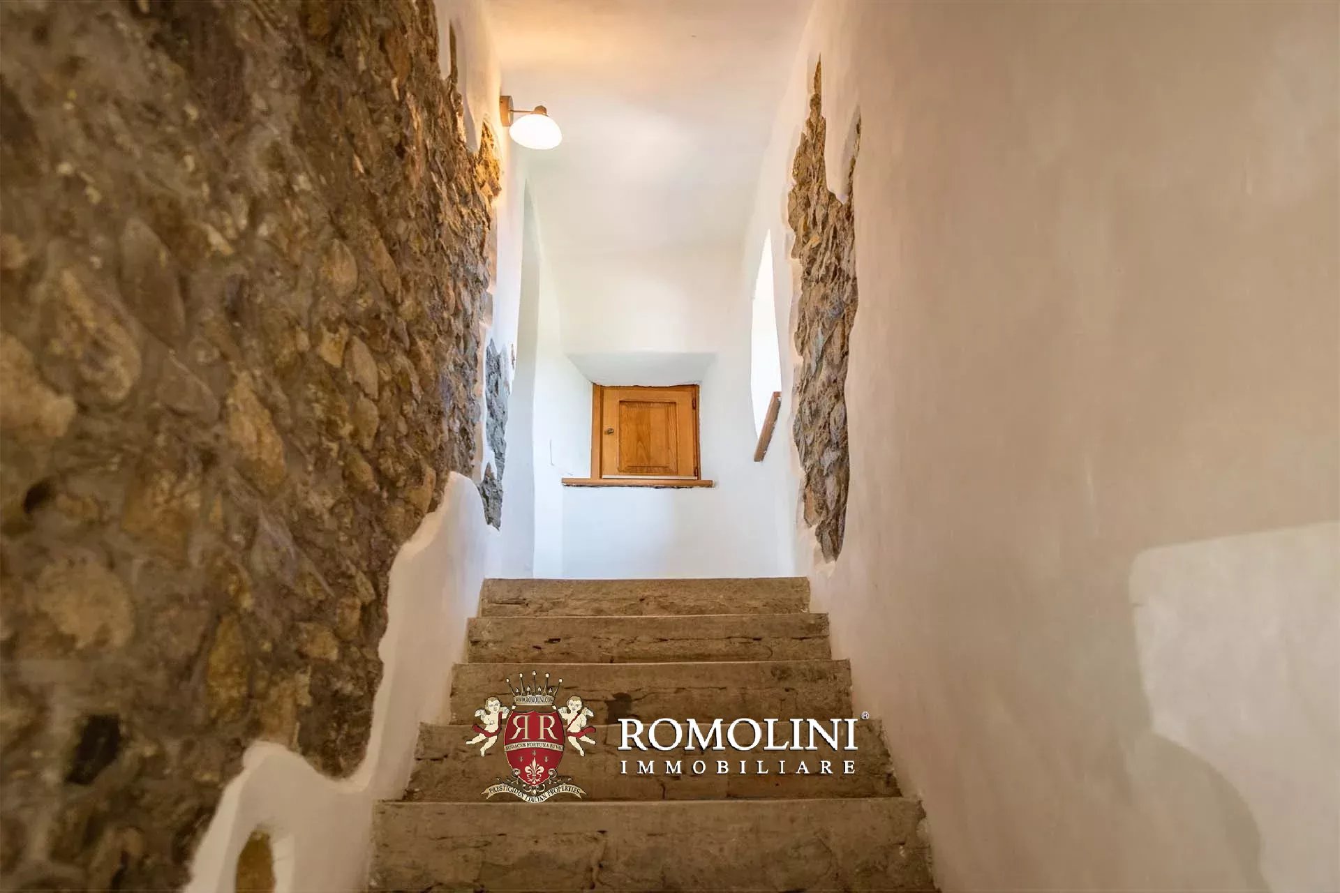 6 Bedroom Villa/Townhouse's Image 35