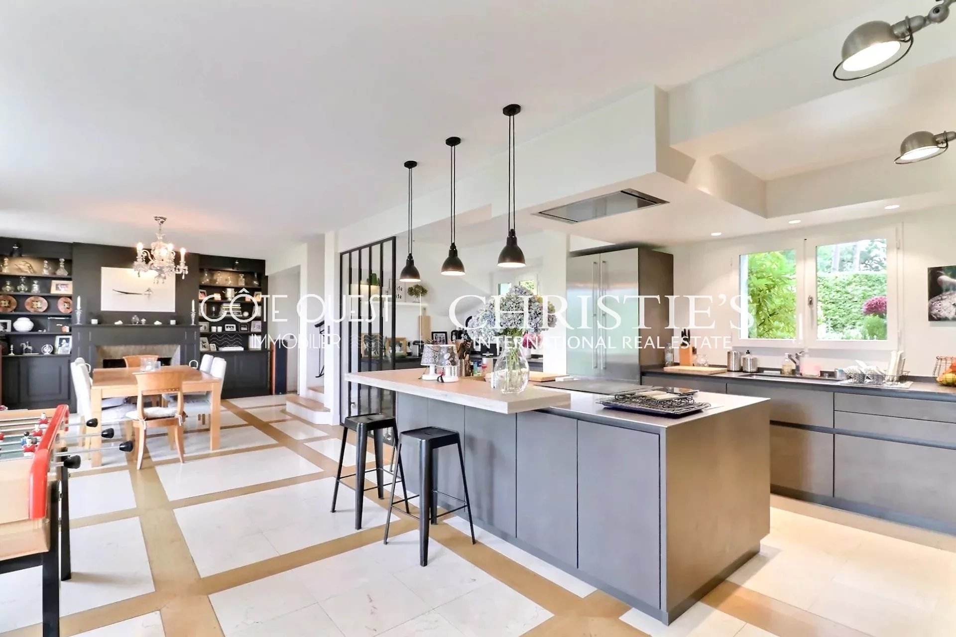 6 Bedroom Villa/Townhouse's Image 5