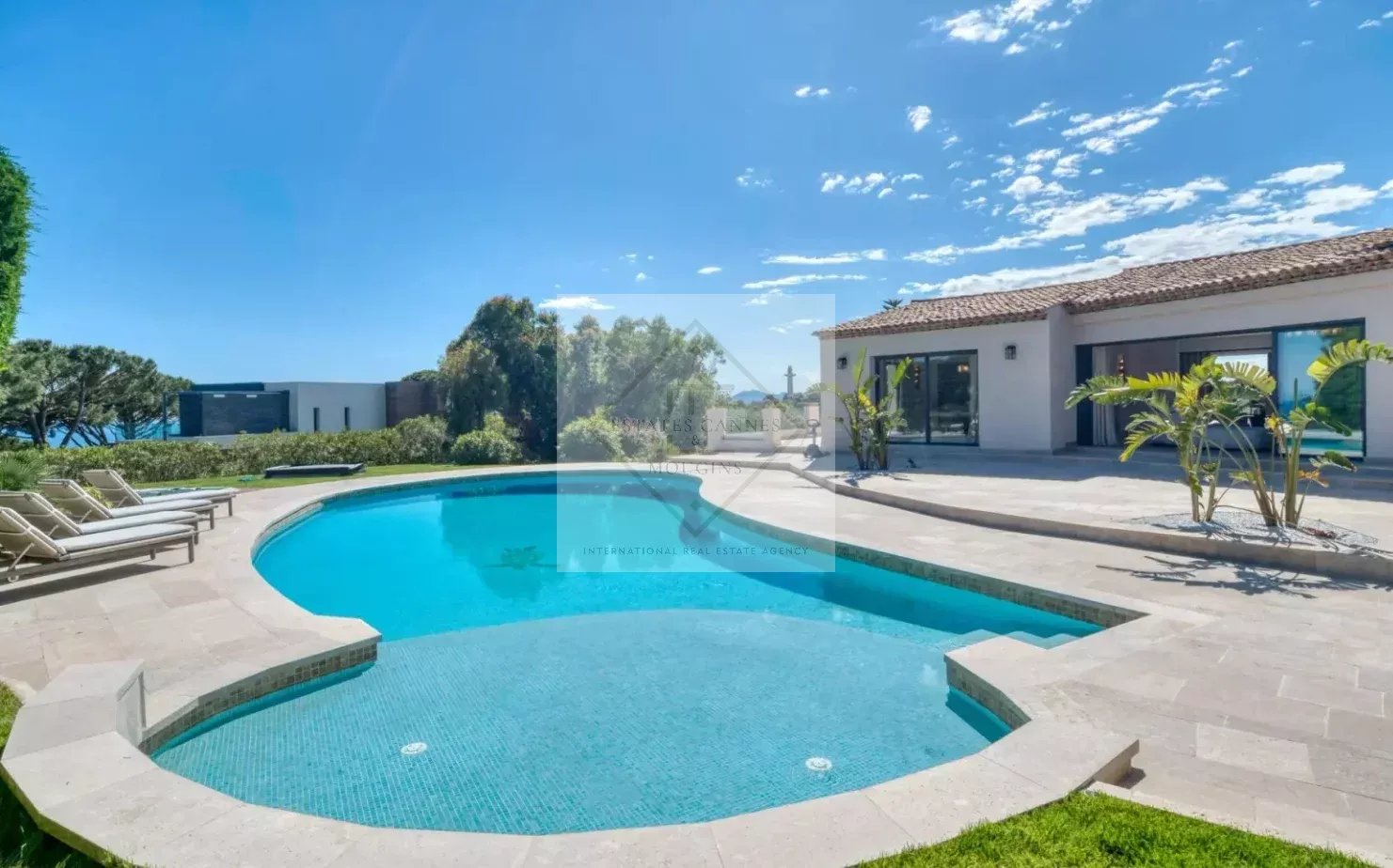 LOCATION À L’ANNÉE | VILLA D’EXCEPTION AVEC VUE MER & TENNIS PRIVÉ — photo 11