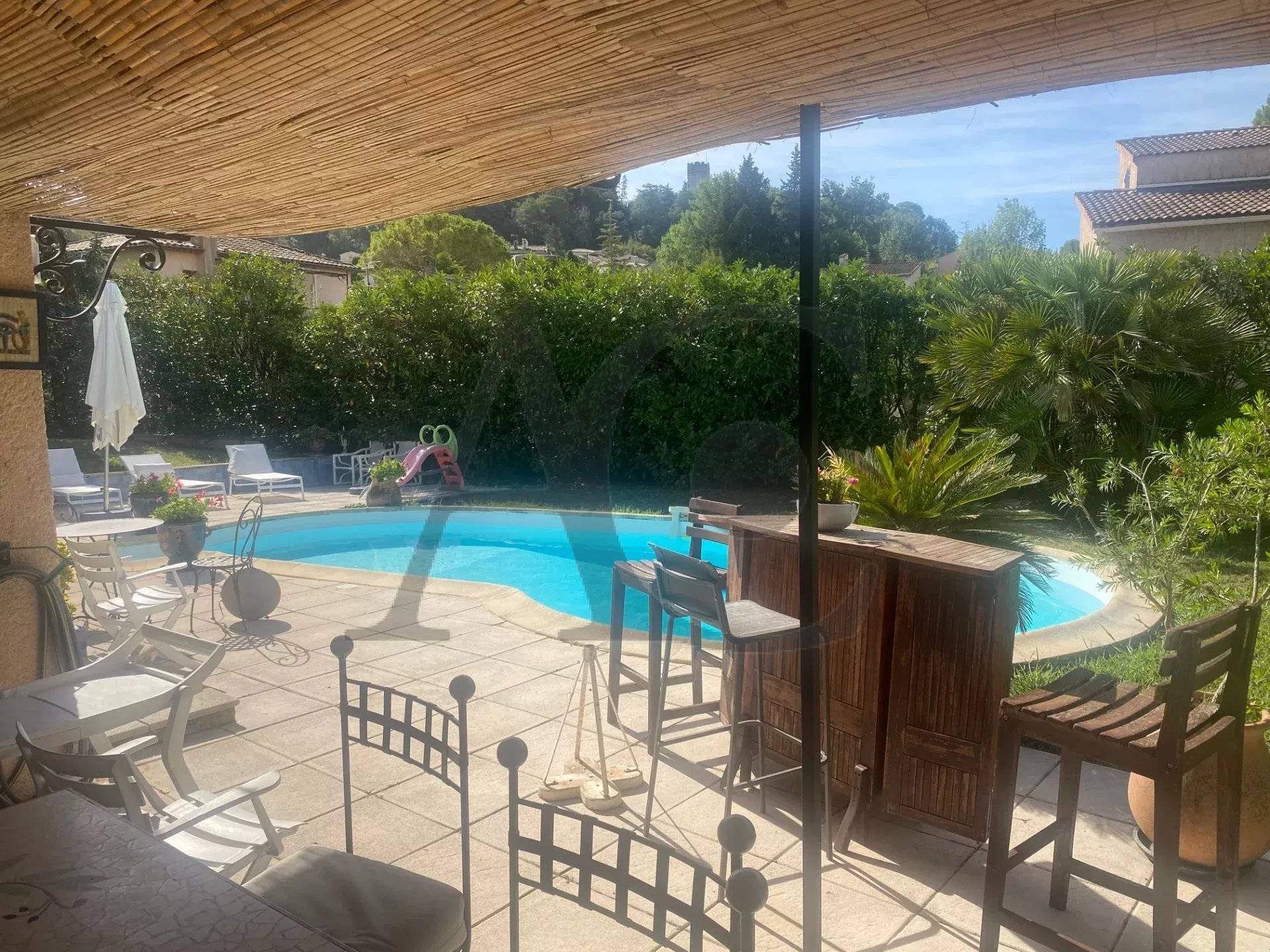 Beautiful Provençal villa, approximately 220 m², with a pool and garden,  2 levels.