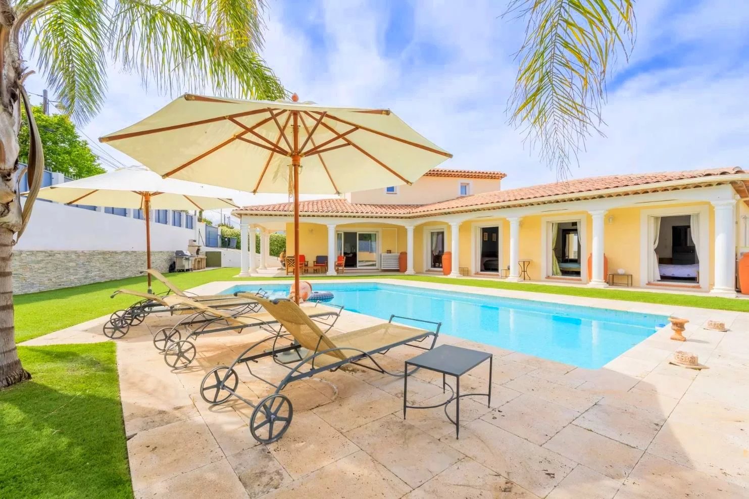 NICE SAINT ANTOINE DE GINESTIERE - GRANDE VILLA AVEC PISCINE