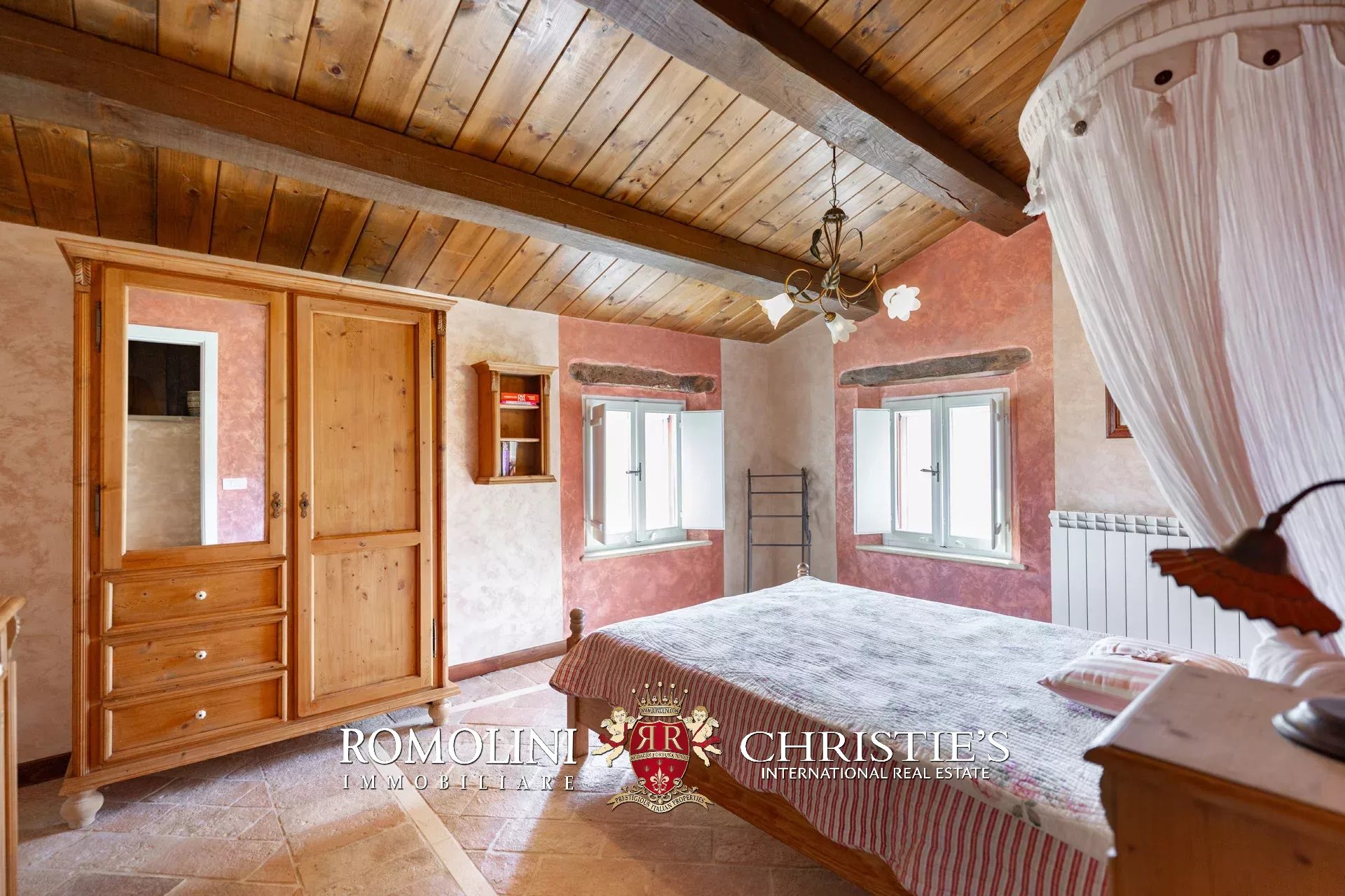 13 Bedroom Vineyard's Image 43
