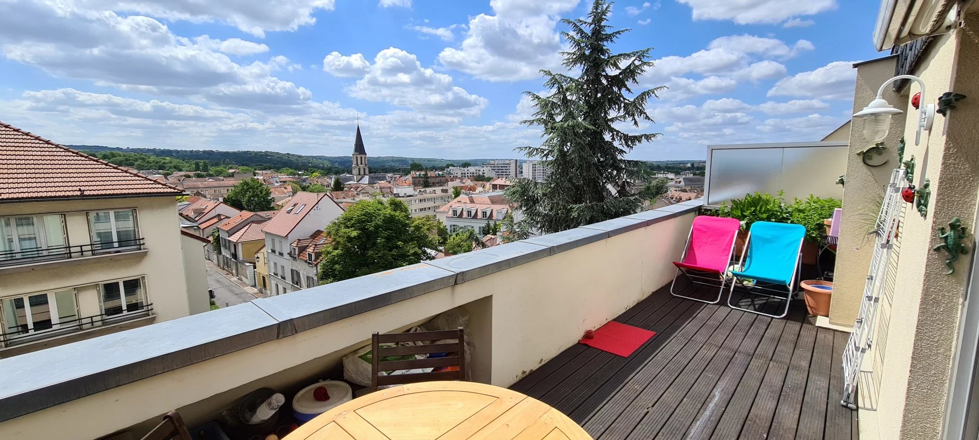 2 PIECES AVEC TERRASSES TRES BON EMPLACEMENT