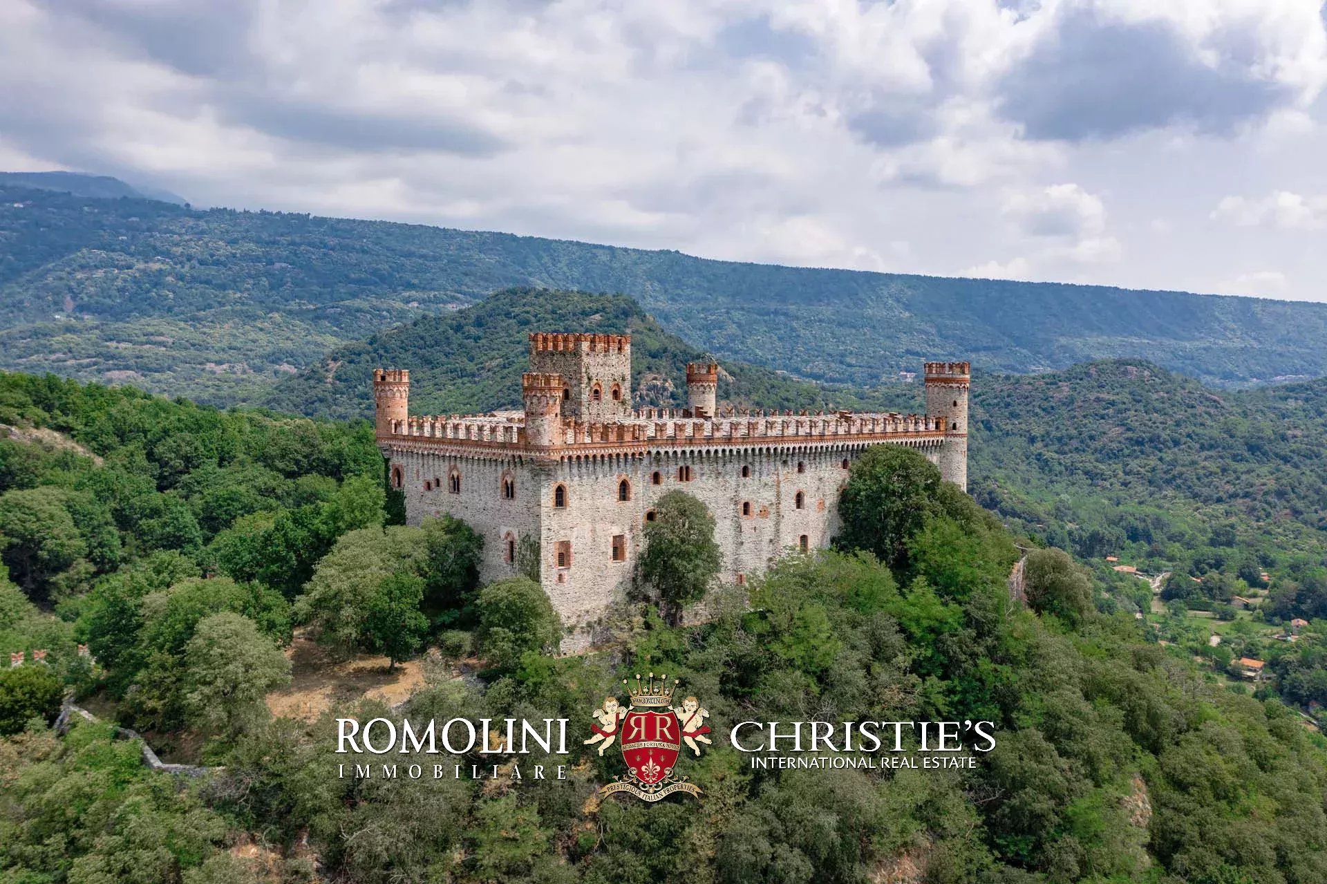 11 Bedroom Chateau's Image 9