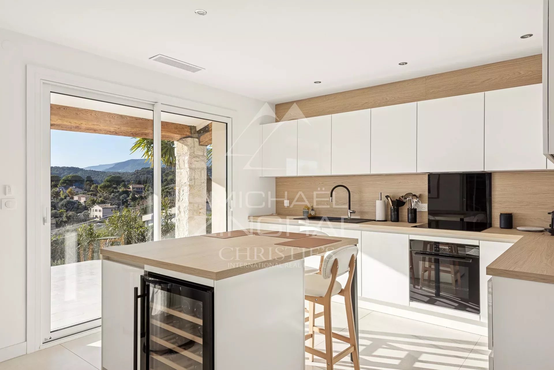 6 Bedroom Villa/Townhouse's Image 6