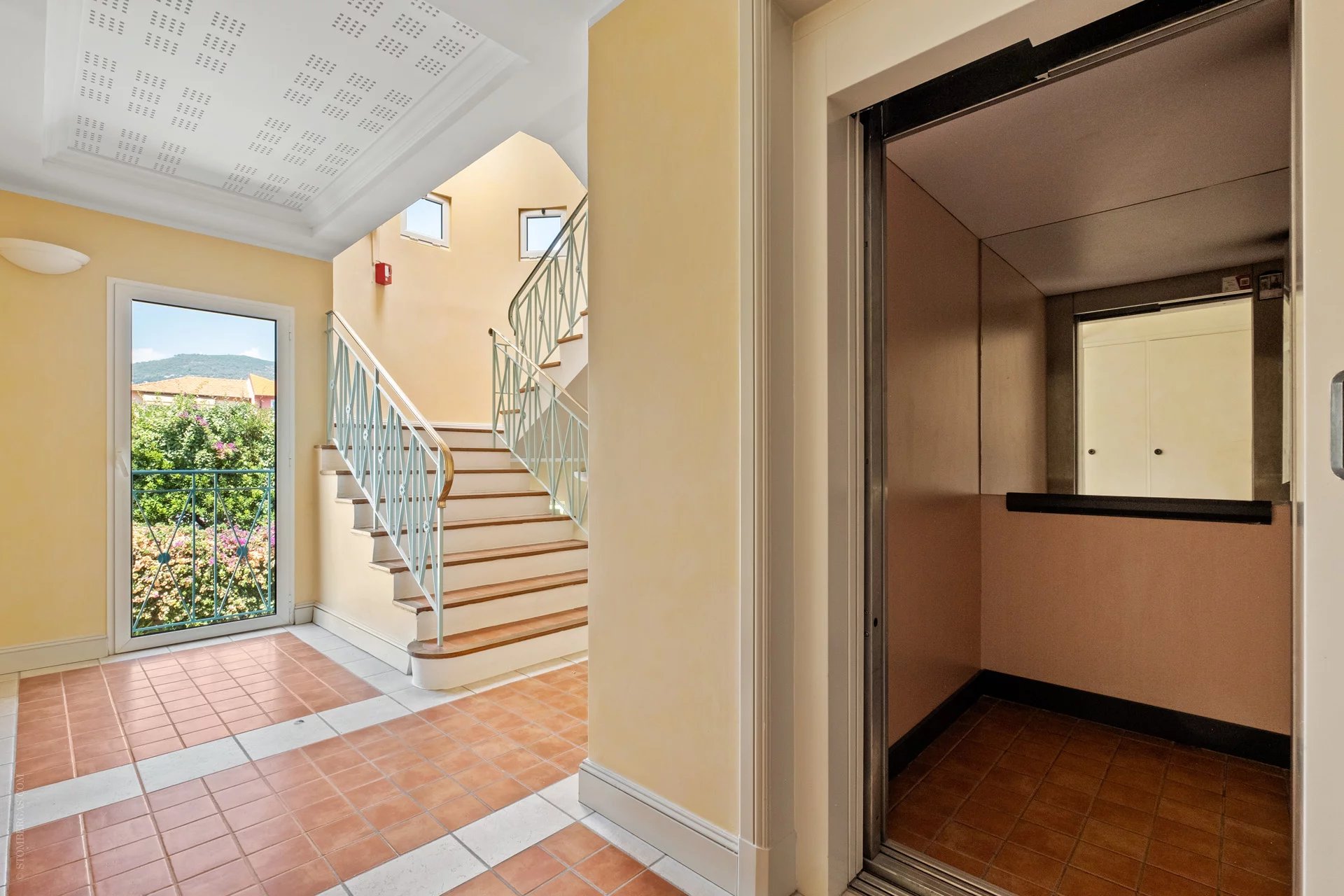 Exclusive in Saint-Jean-Cap-Ferrat: 1-bedroom apartment with terrace and garage, peace under the sun!