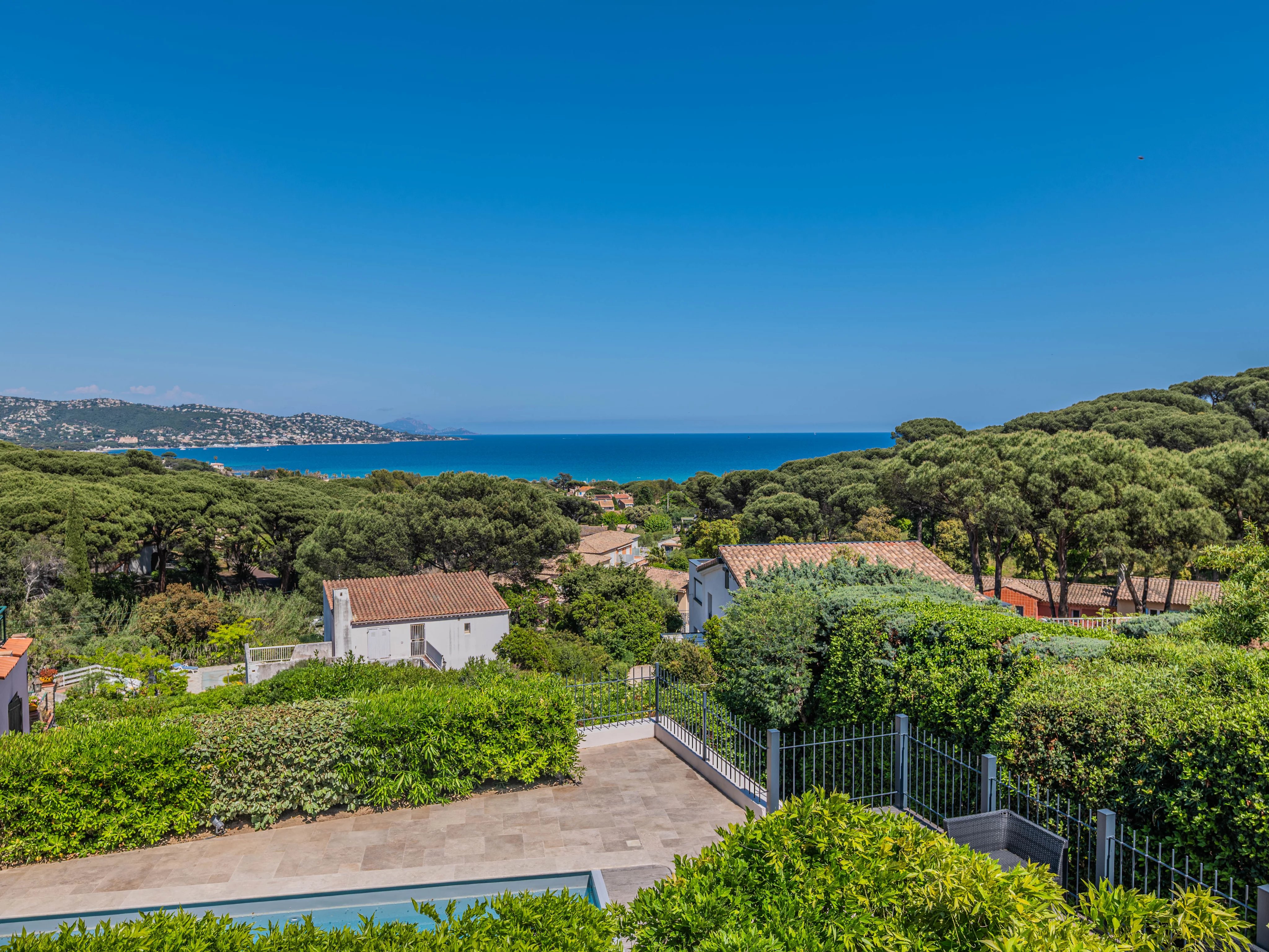 SAINTE-MAXIME magnificent sea view near beach and town center