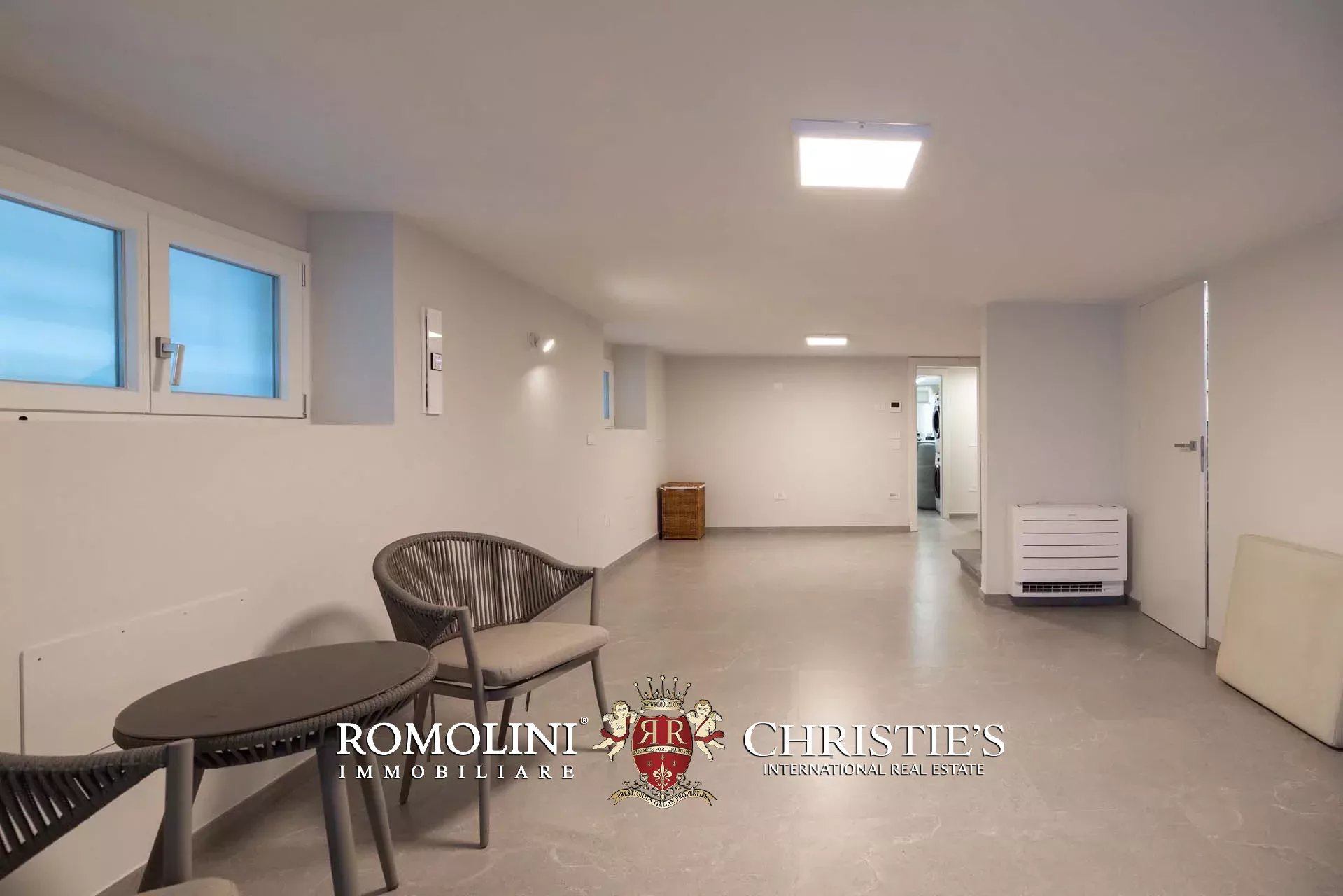 5 Bedroom Villa/Townhouse's Image 28