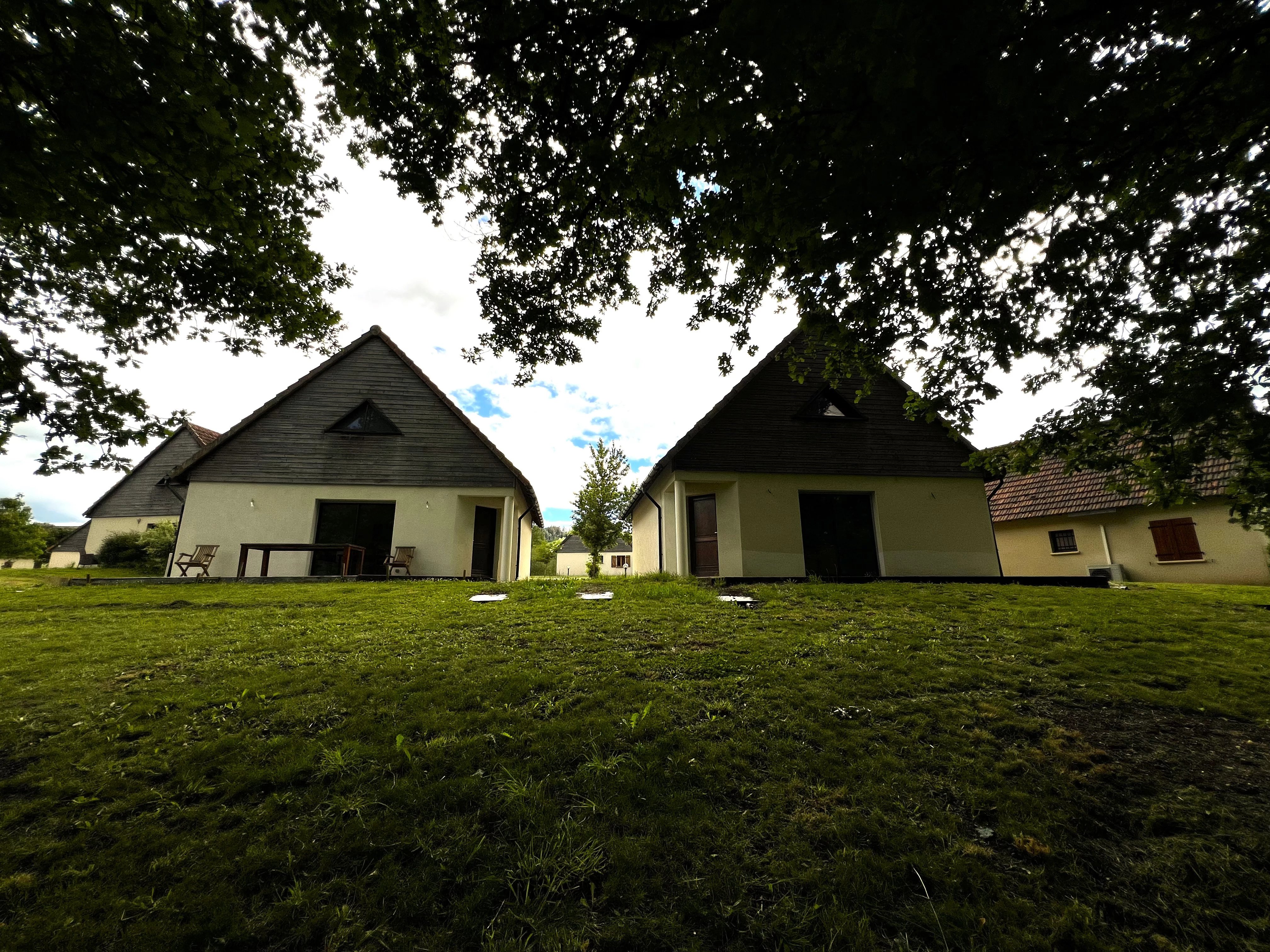 Sector Lacapelle-Marival: 2 houses, one with 3 bedrooms, the other requiring complete refurbishment, private shared ownership