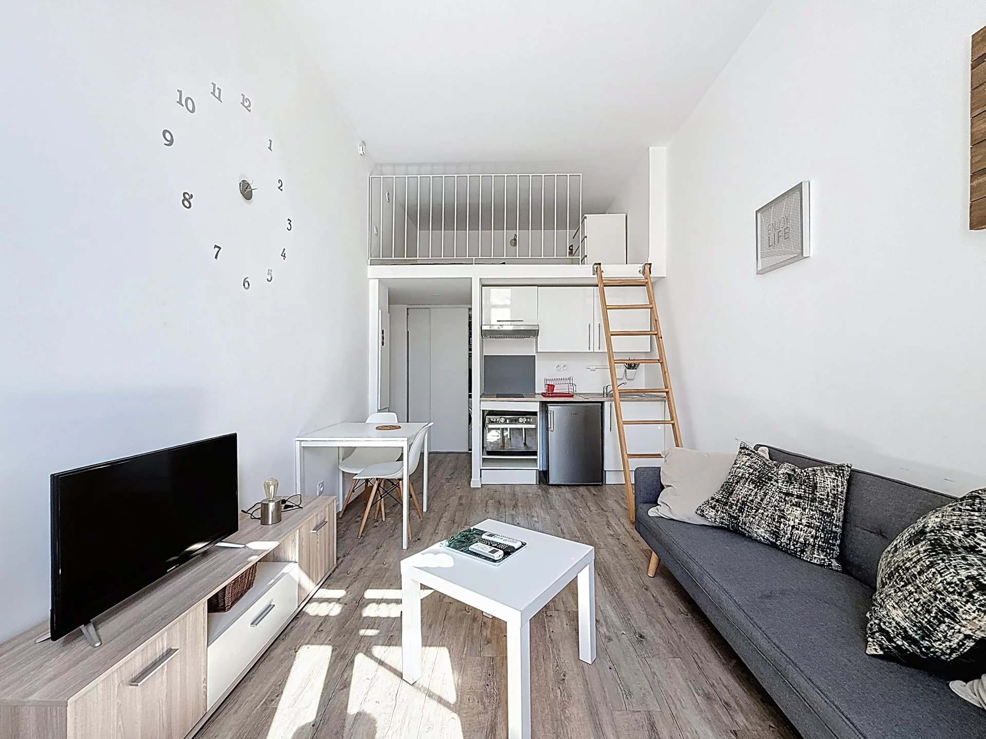 STUDIO - CANNES - PROCHE BANANE