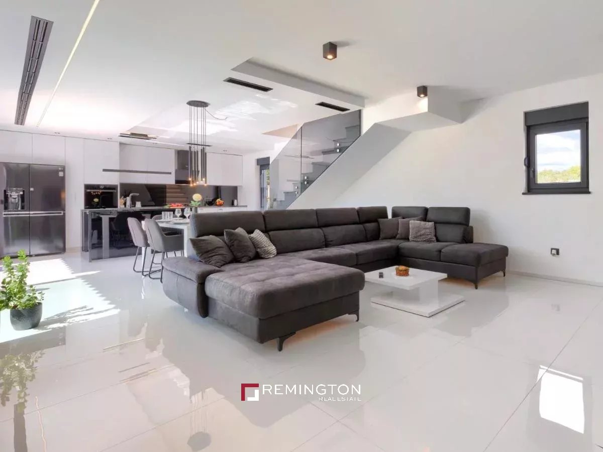 3 Bedroom Villa/Townhouse's Image 3