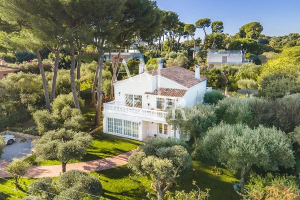Luxury Villa in Cap d'Antibes near La Garoupe Beach | Family Estate — photo 2