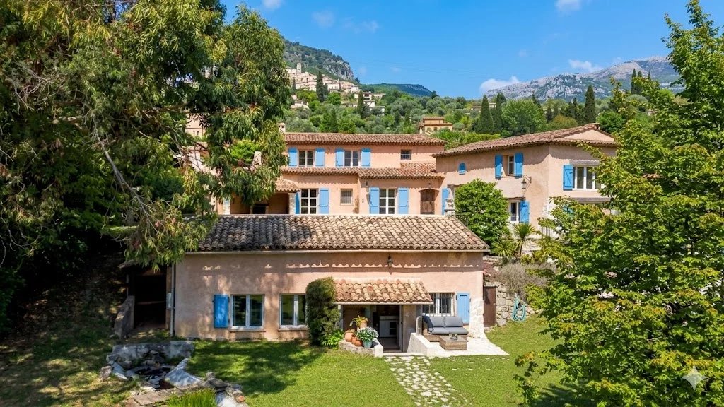 À vendre à Le Bar-sur-Loup - Villa de 4 chambres avec maison d'amis.