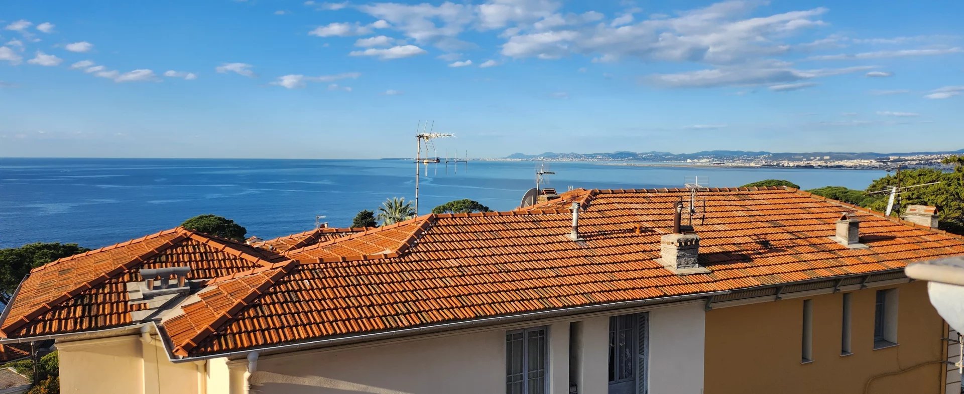 Agence immobilière de AZUR LOC INVEST