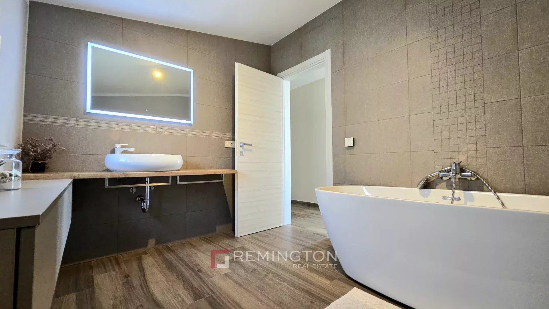 Villa/Townhouse's Image 8