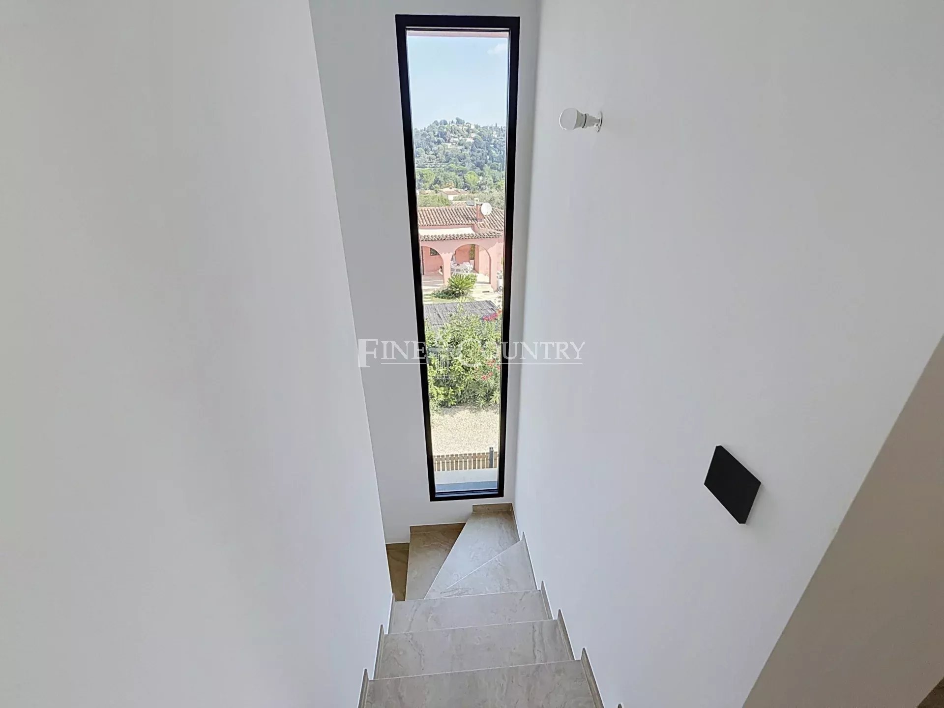 Photo of Villa for sale in Mougins in quiet area near school