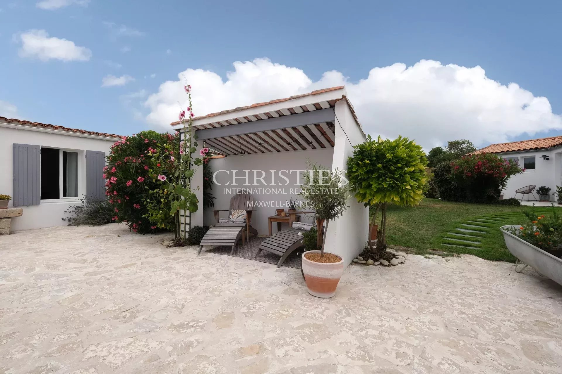 5 Bedroom Villa/Townhouse's Image 6
