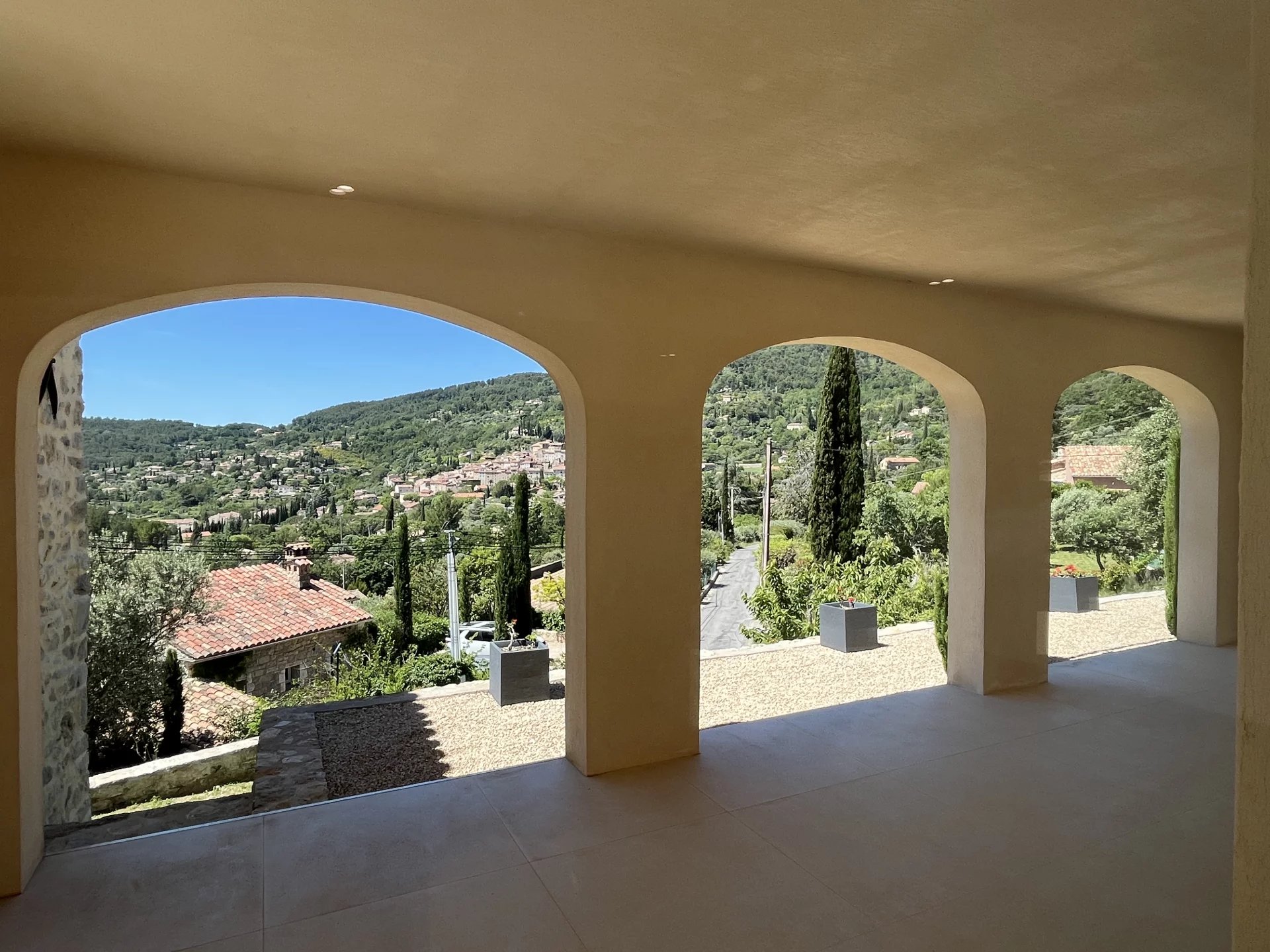 New build villa with panoramic views & walking distance - Seillans