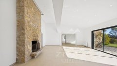 Provençal Retreat Set on 1.6 Hectares of Nature — photo 2 of 7