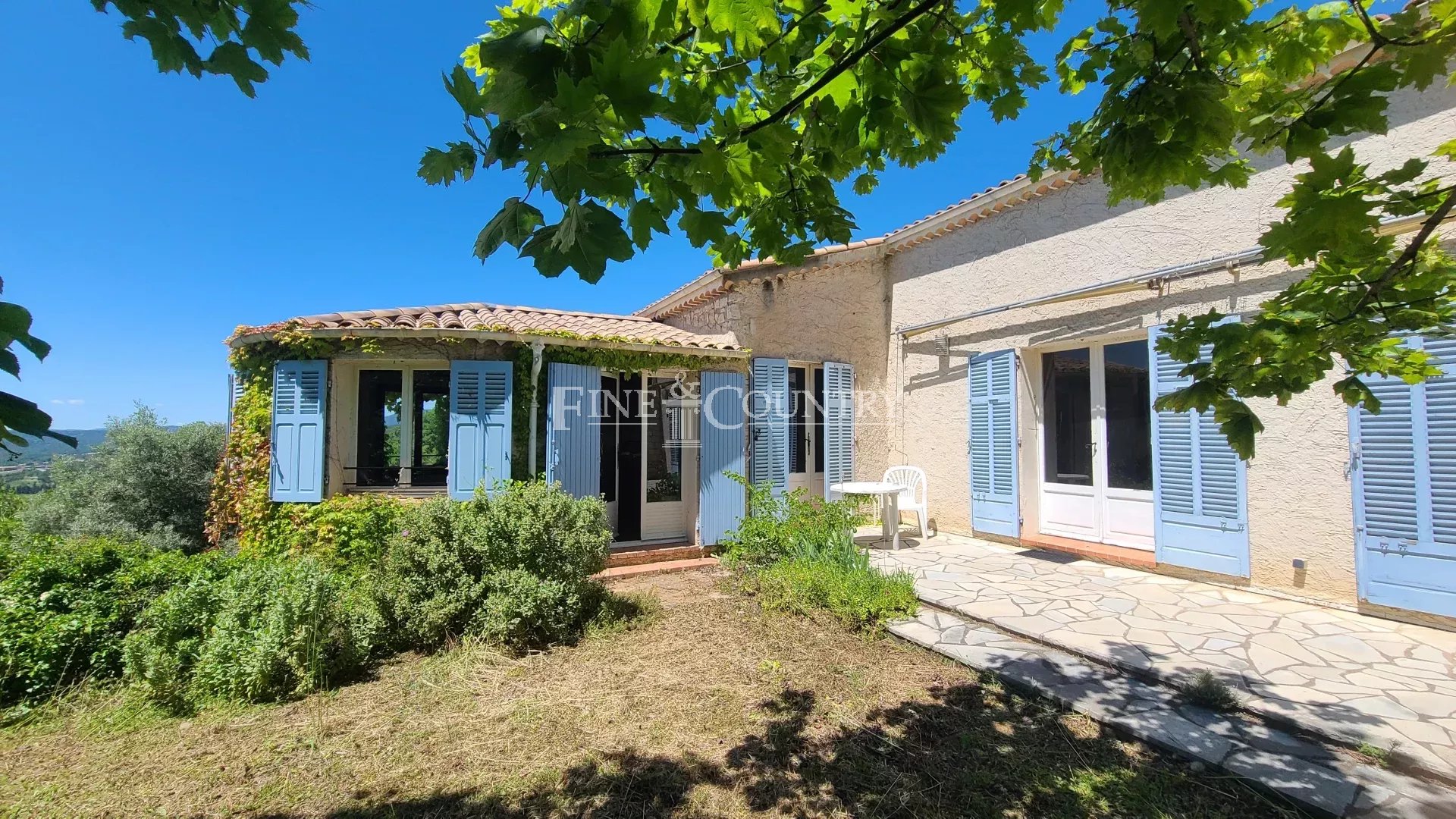 Villa For Sale in Montauroux for renovation Accommodation in Cannes