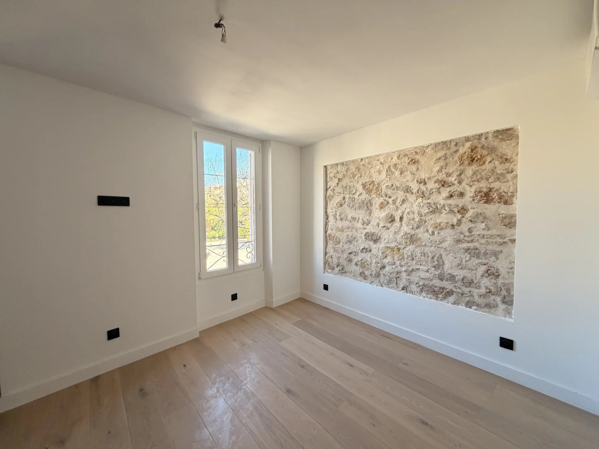 Studio rénové - Vieil Antibes