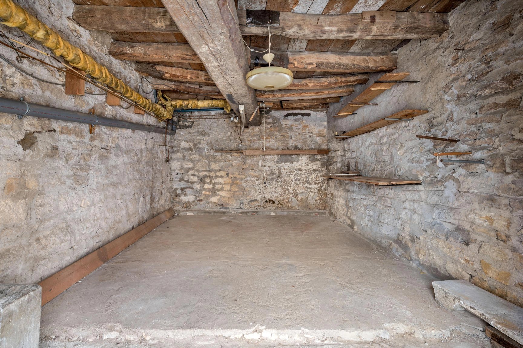 Maison à rénover avec jardin à Lucenay