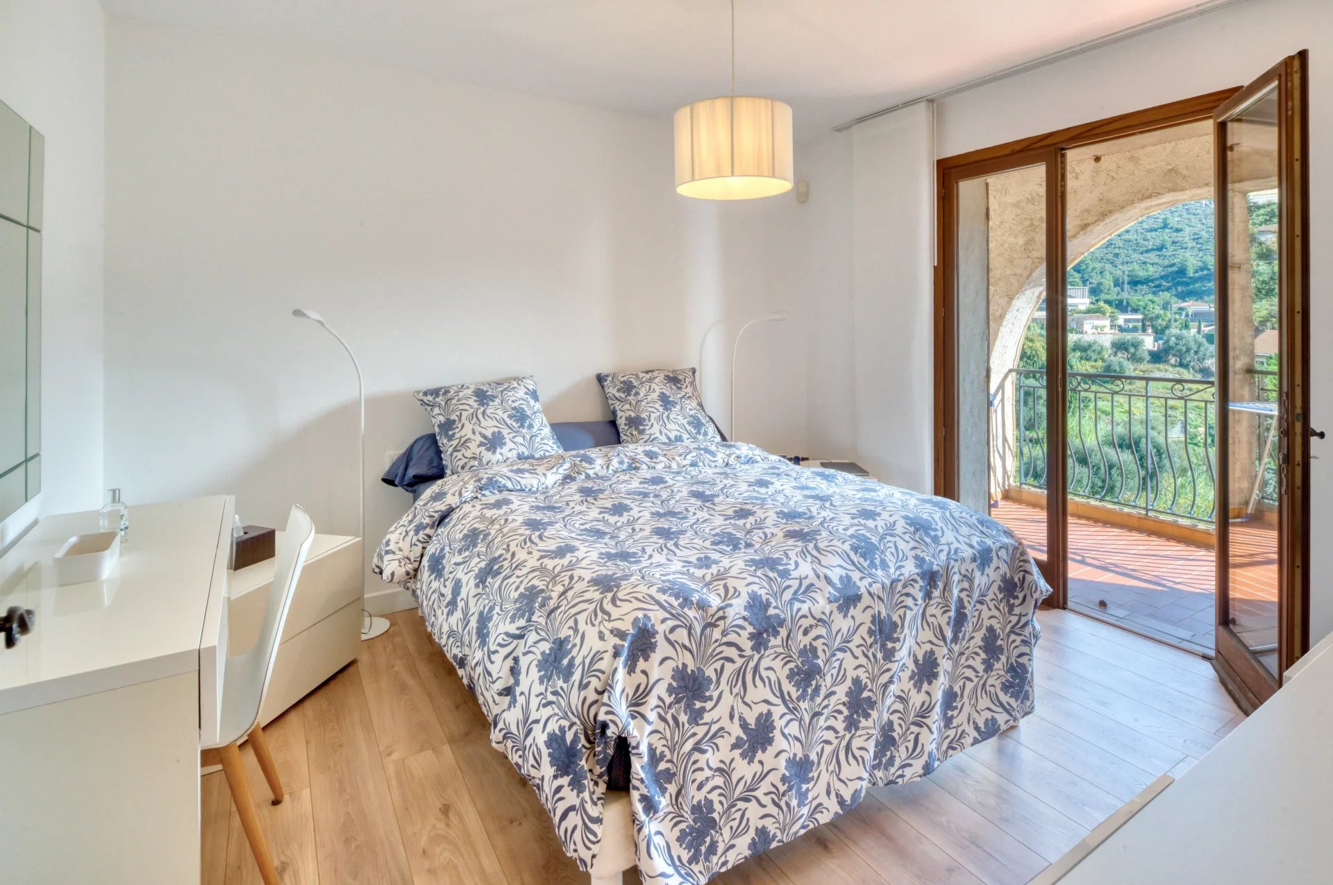 Èze – Villa de Prestige avec Vue Mer et Fort Potentiel – À 6 km de Monaco