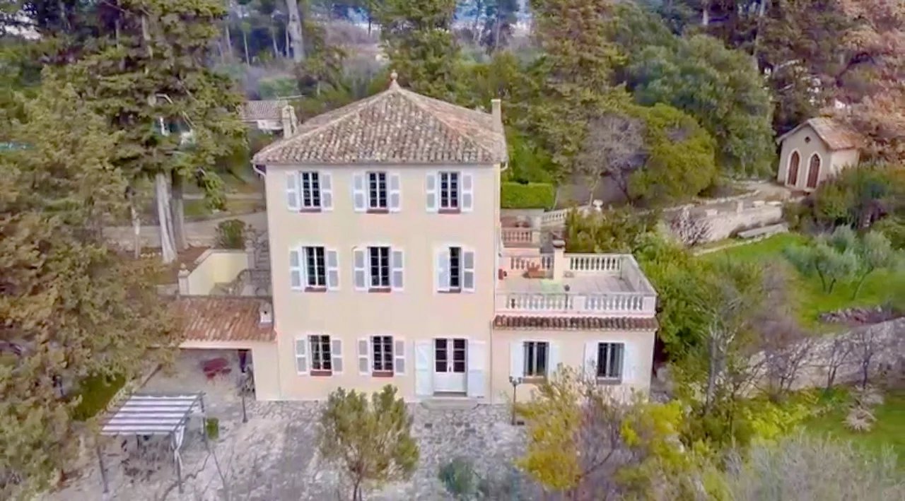 Villa unique et majestueuse sur un terrain spacieux