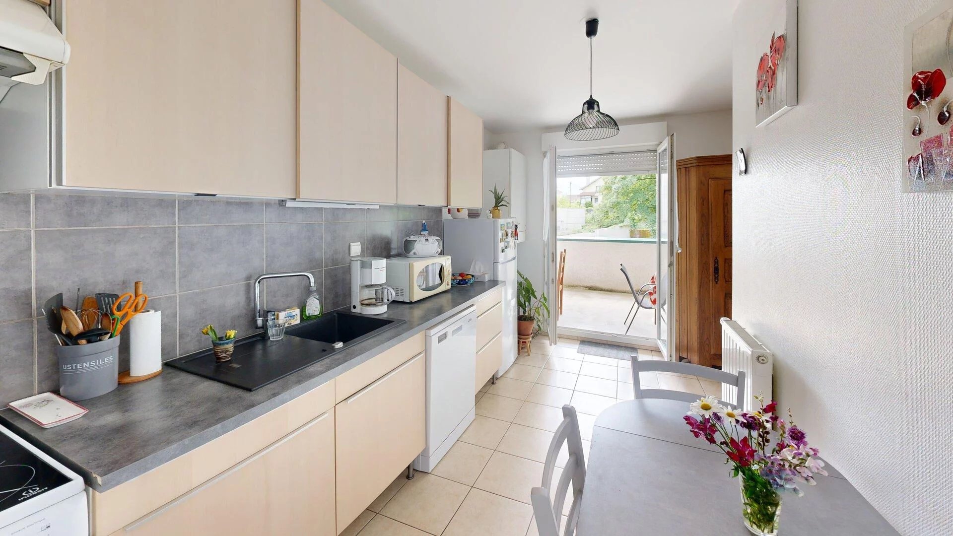 Besançon ST-CLAUDE : Appartement T3, 2 terrasses, garage et cave
