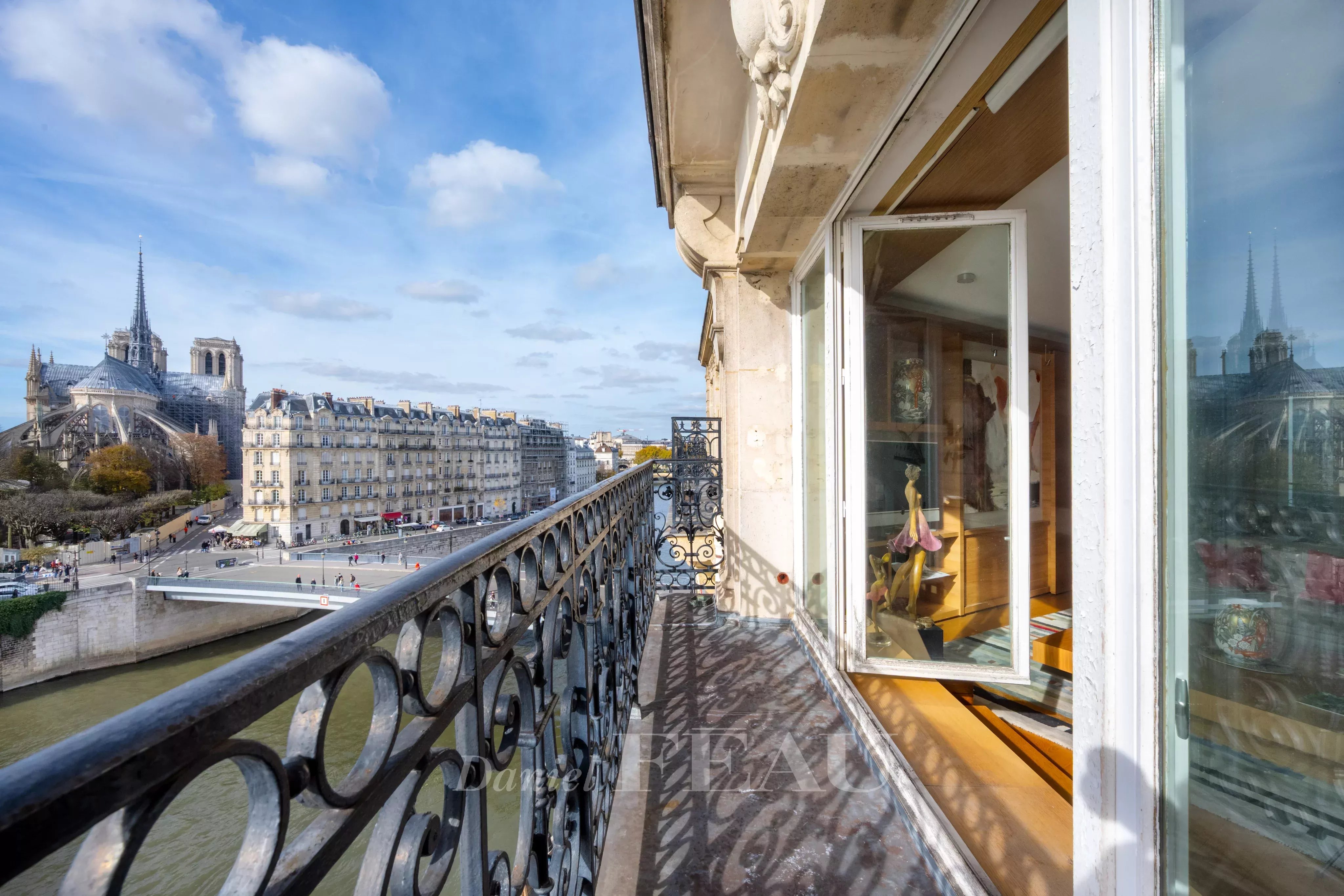 Paris 4th District – An exceptional apartment enjoying picture-postcard views