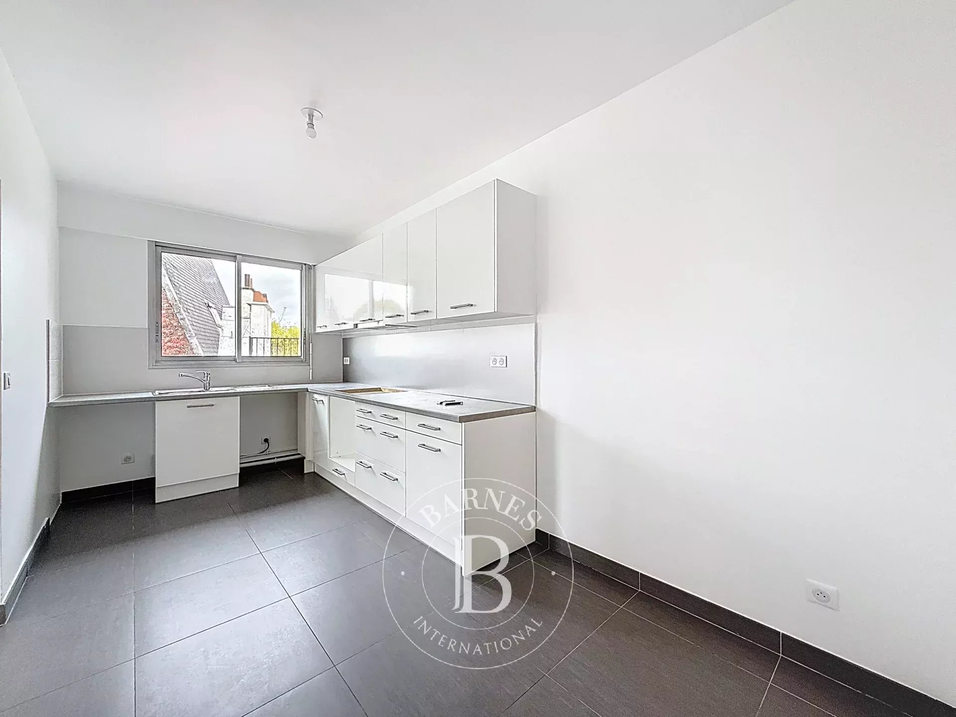 The BARNES rental department... - picture 5