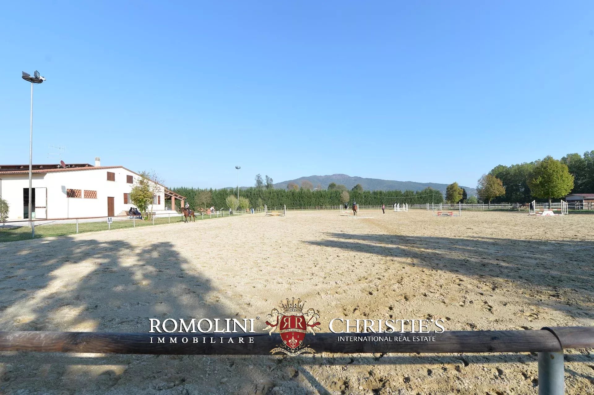 5 Bedroom Villa/Townhouse's Image 4