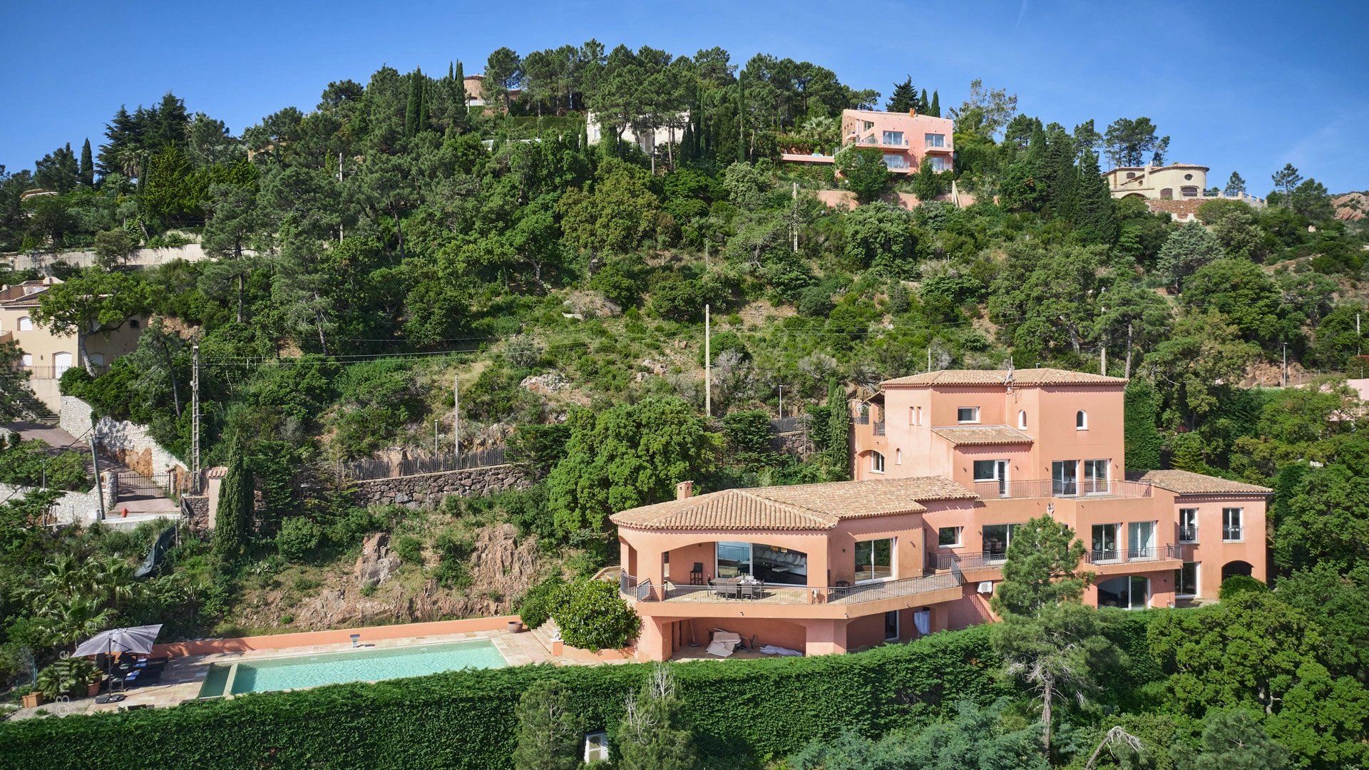 Magnificent family home with panoramic sea view