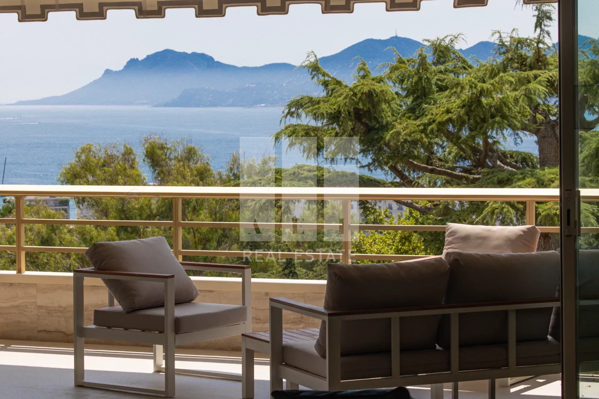 Agence immobilière de AEI REAL ESTATE