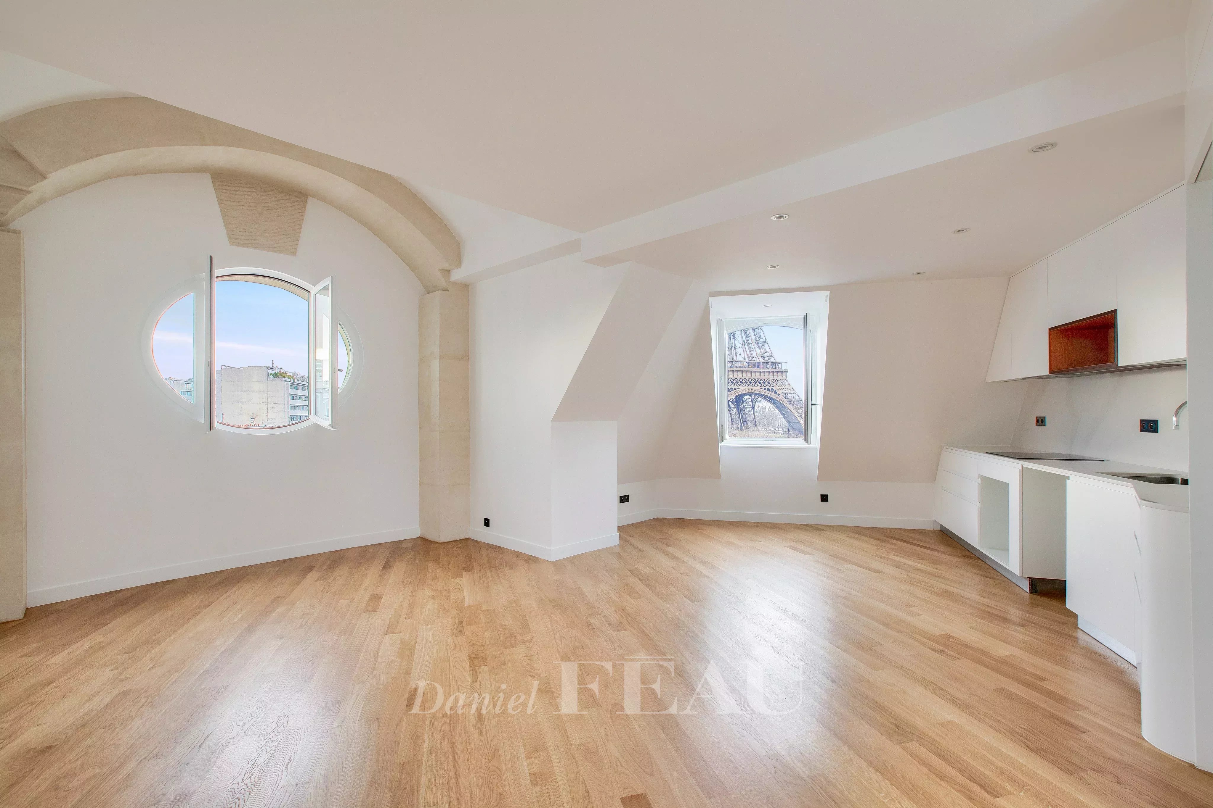 Paris 7th District – A renovated 2-bed apartment rented unfurnished