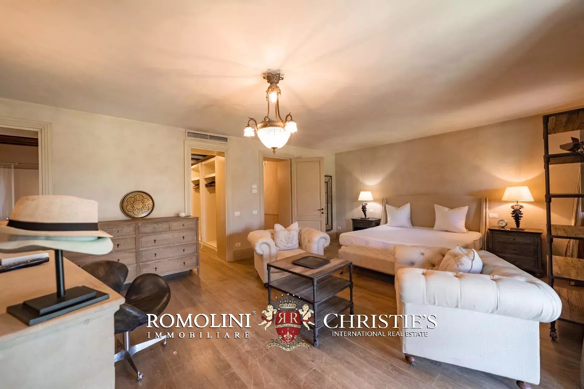17 Bedroom Villa/Townhouse's Image 106