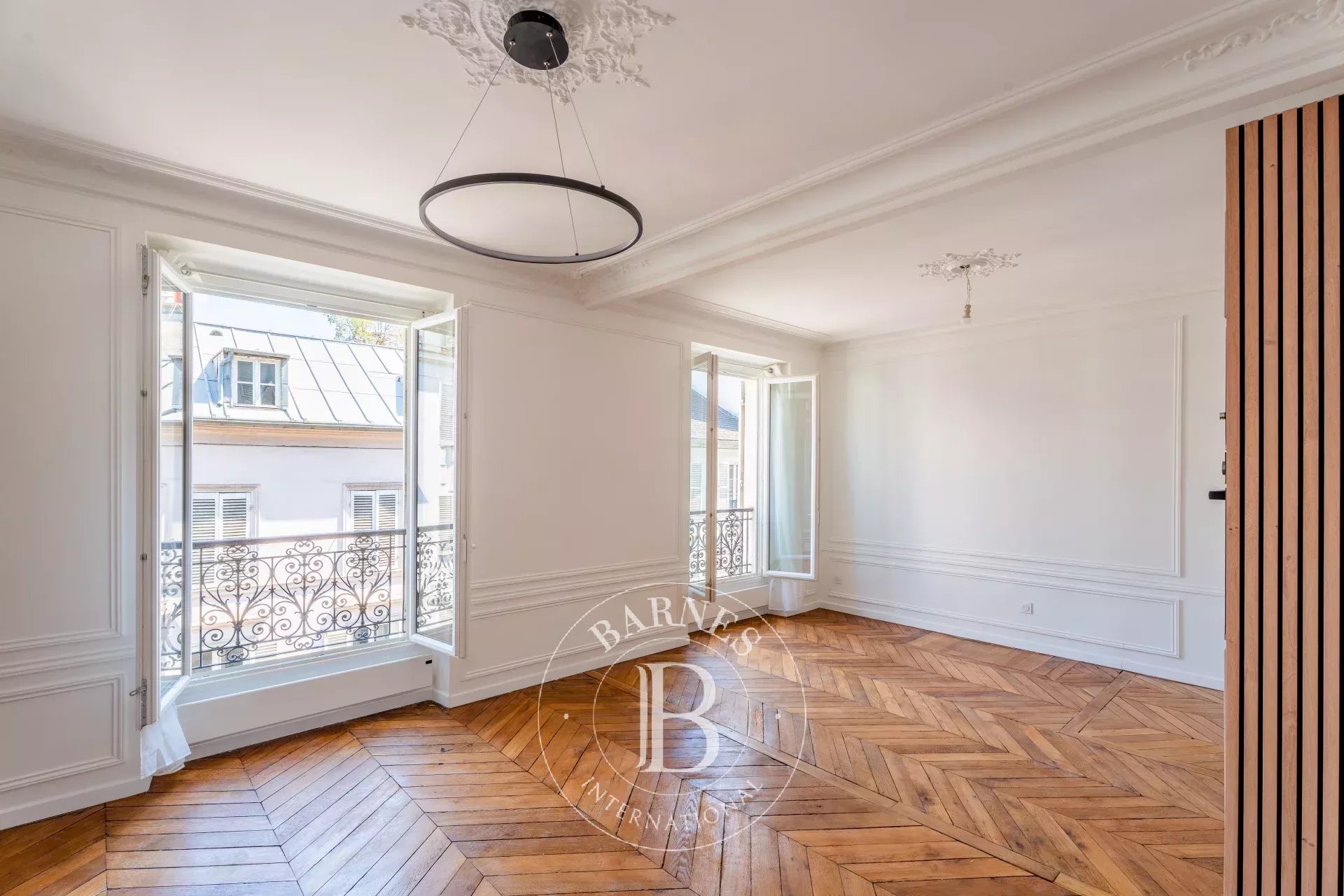 PARIS 17 - REFURBISHED 1-BED APARTMENT - ARC DE TRIOMPHE
