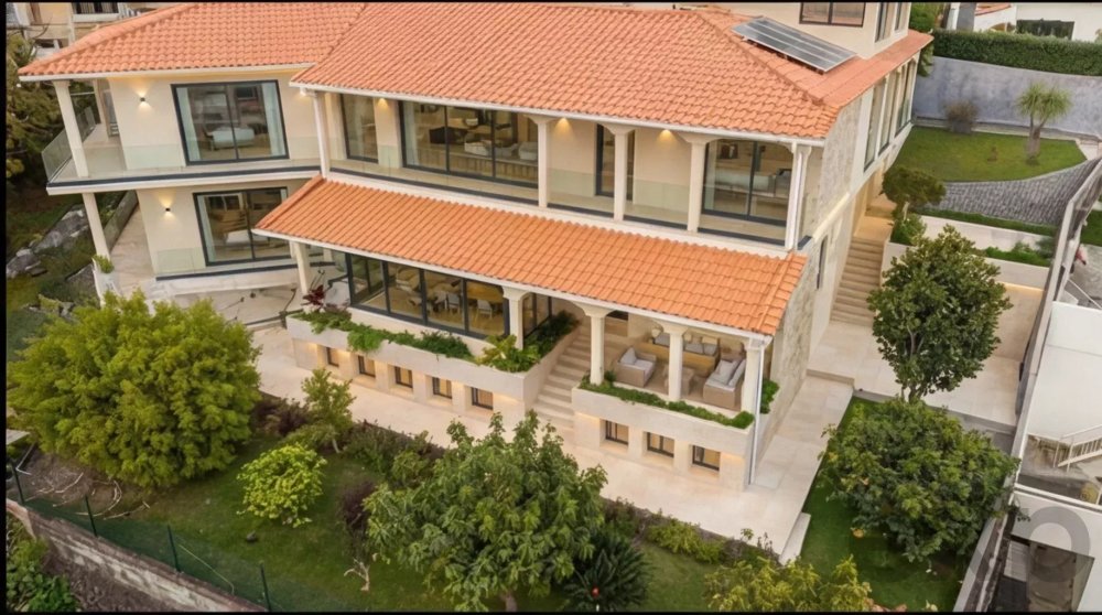 Luxurious 8-Bedroom Estate in Funchal: A Unique Gem in the Heart of Madeira