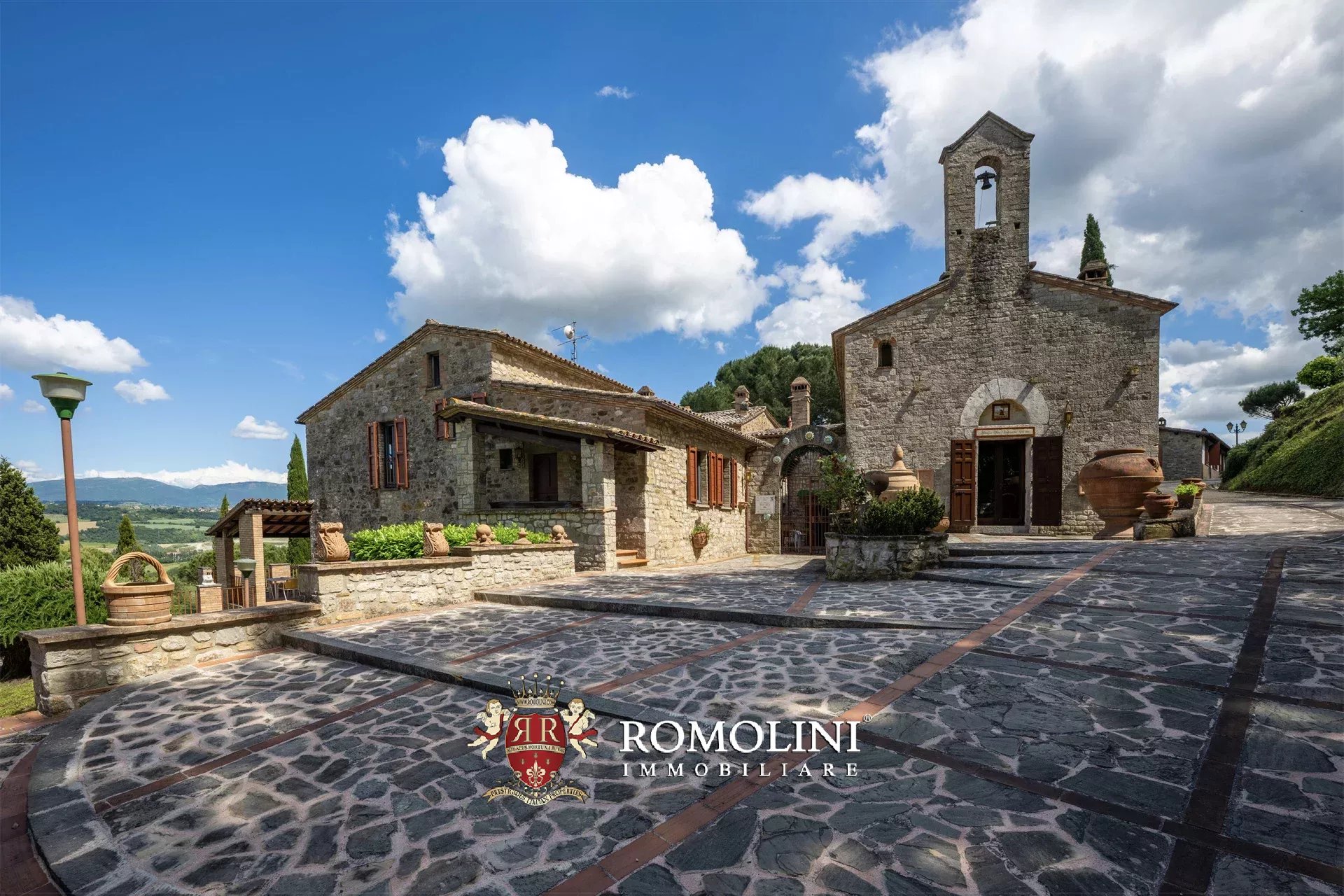 8 Bedroom Villa/Townhouse's Image 4