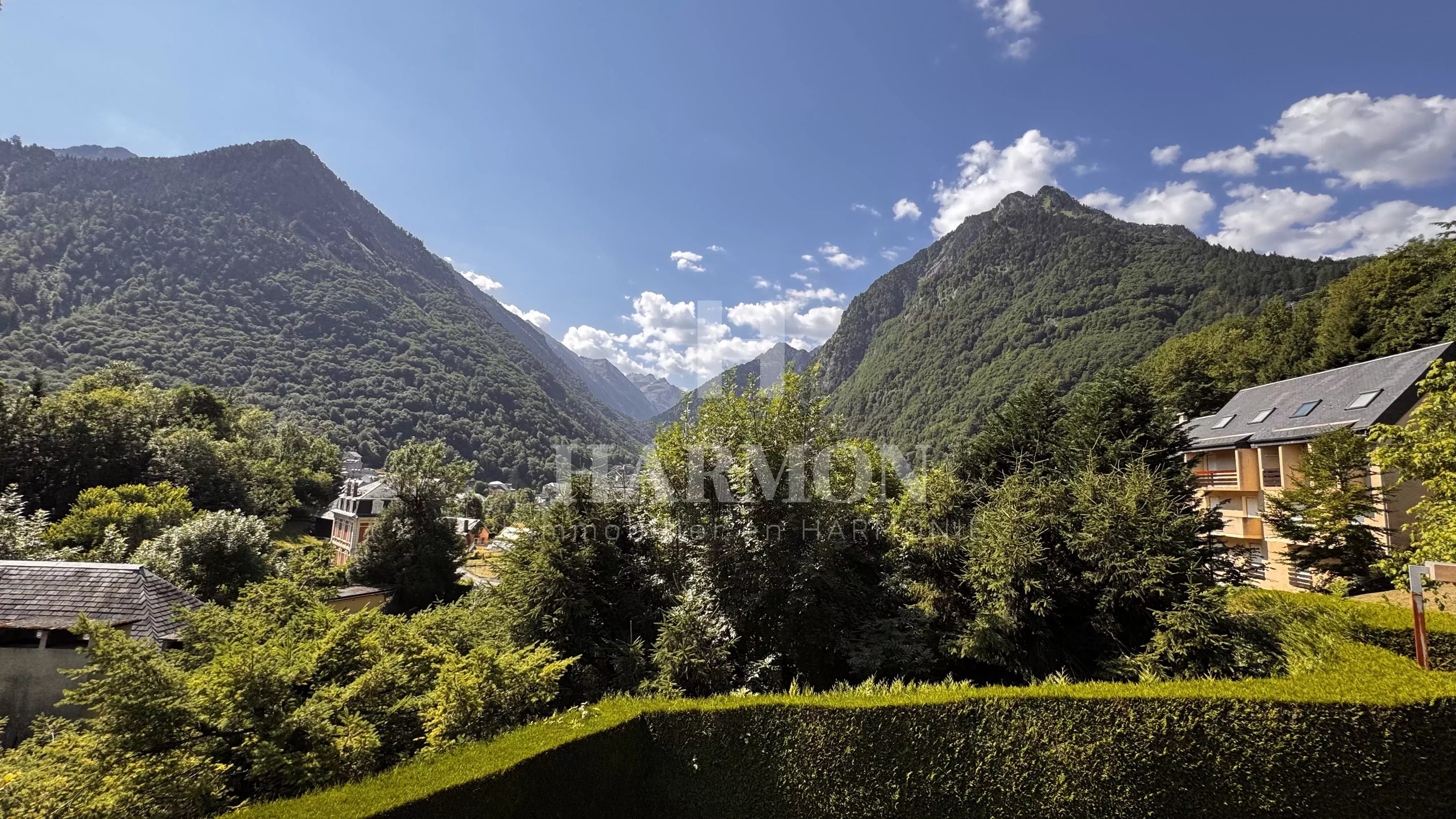 Appartement avec loggia, garage et parking – Vue Pyrénées