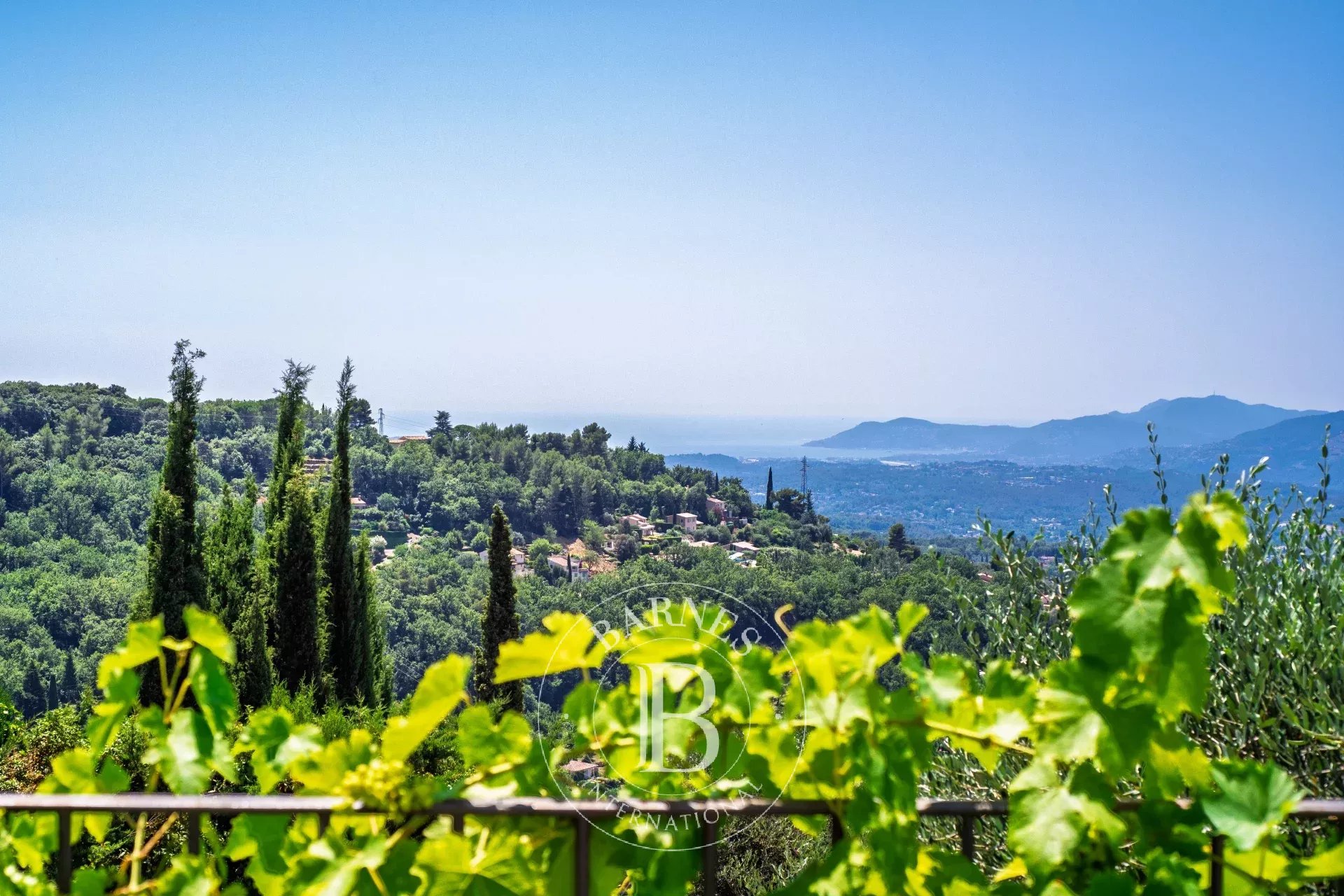 Châteauneuf-Grasse - Charm and authenticity - Panoramic sea views walking distance from town center