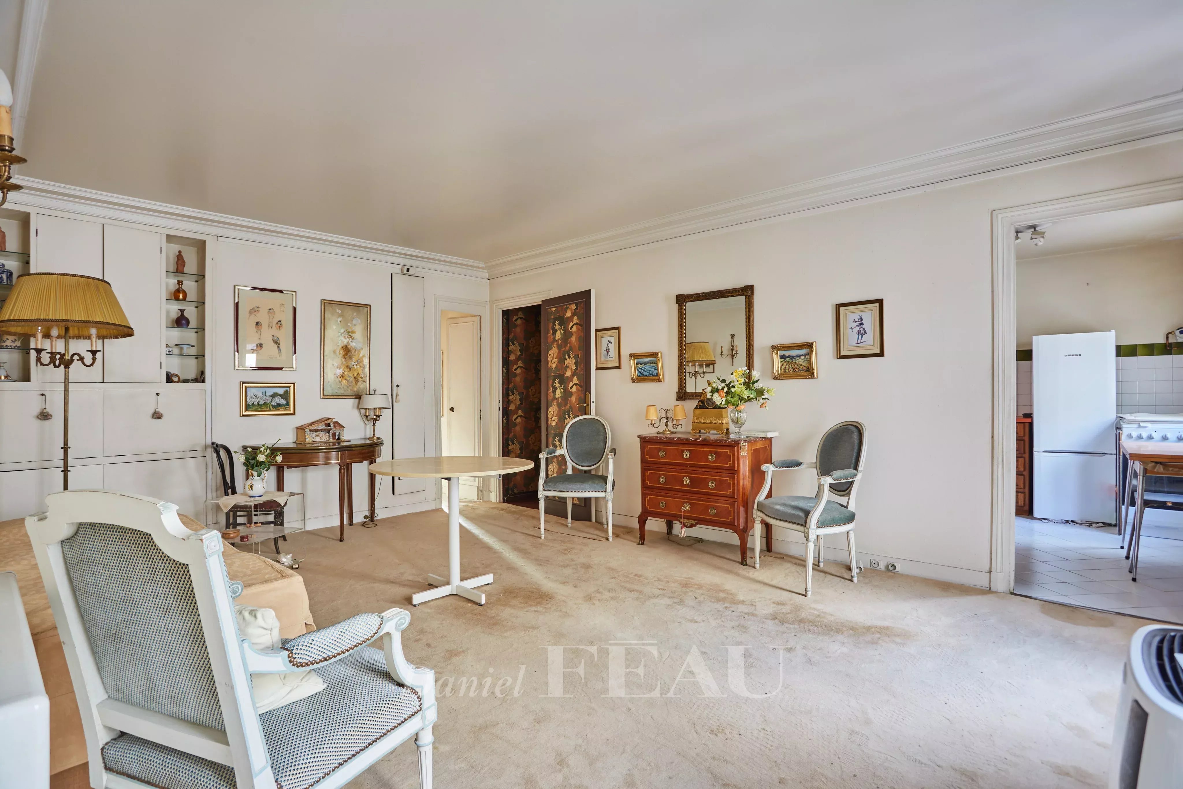 Sale Apartment Paris 8th